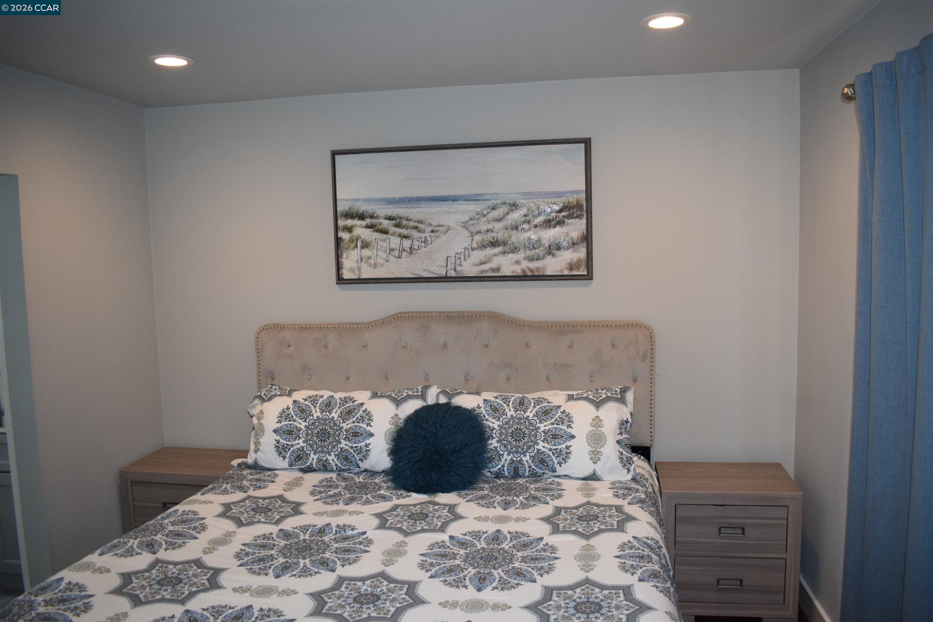 Detail Gallery Image 11 of 21 For 136 Pacific Ave, Pacifica,  CA 94044 - 3 Beds | 2 Baths