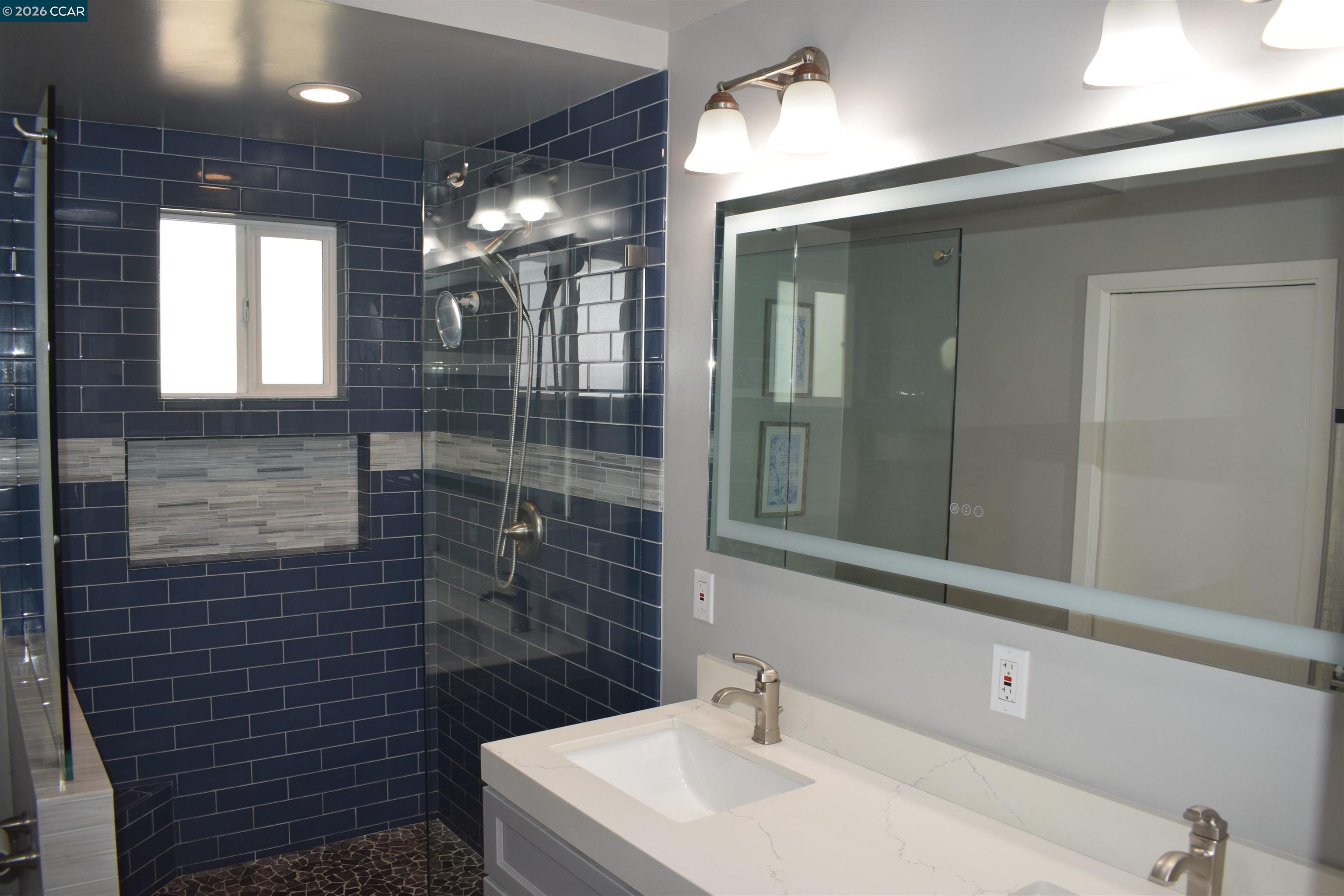 Detail Gallery Image 13 of 21 For 136 Pacific Ave, Pacifica,  CA 94044 - 3 Beds | 2 Baths