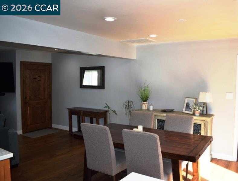 Detail Gallery Image 10 of 21 For 136 Pacific Ave, Pacifica,  CA 94044 - 3 Beds | 2 Baths