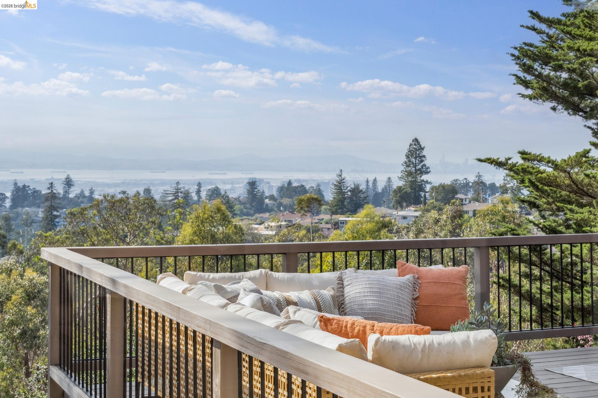 Detail Gallery Image 2 of 60 For 6051 Westover Dr, Oakland,  CA 94611 - 4 Beds | 3 Baths