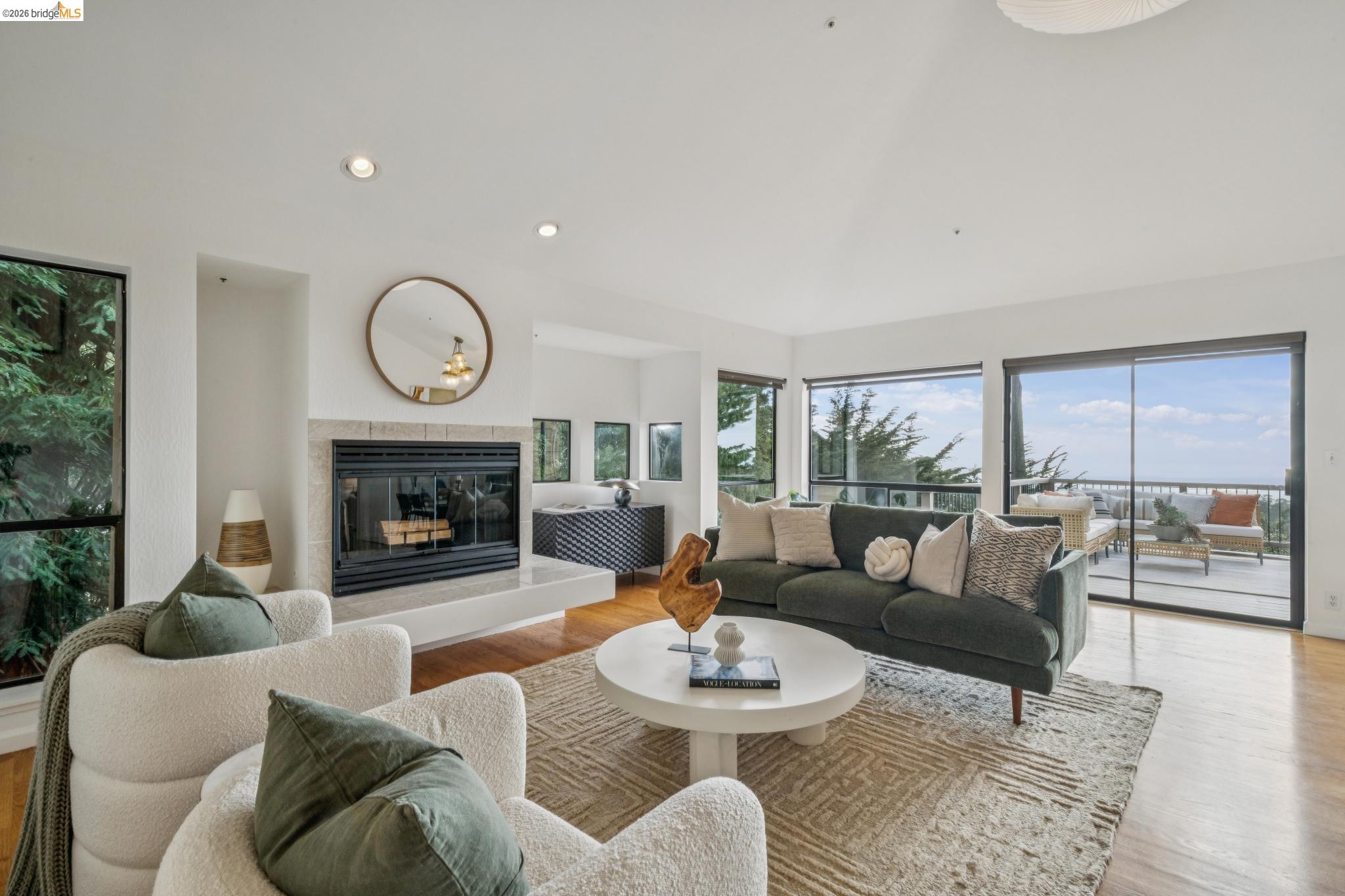 Detail Gallery Image 12 of 60 For 6051 Westover Dr, Oakland,  CA 94611 - 4 Beds | 3 Baths