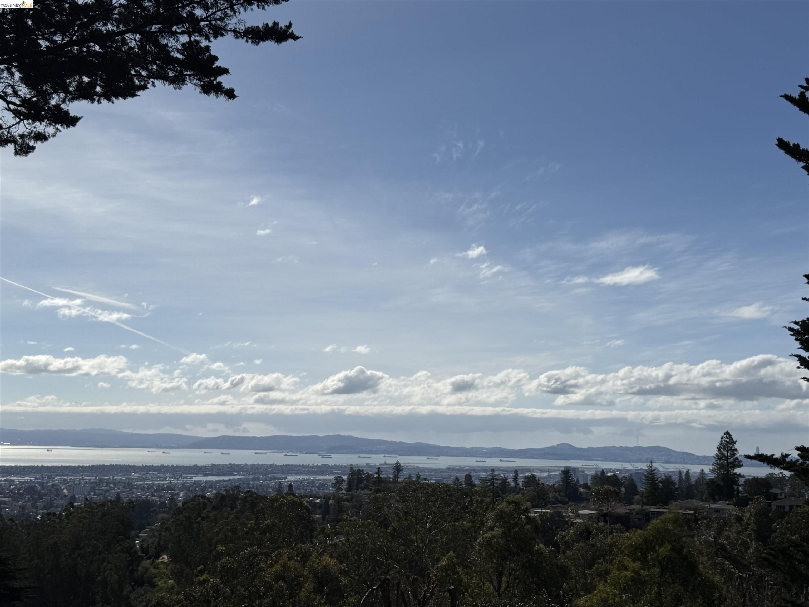 Detail Gallery Image 3 of 60 For 6051 Westover Dr, Oakland,  CA 94611 - 4 Beds | 3 Baths