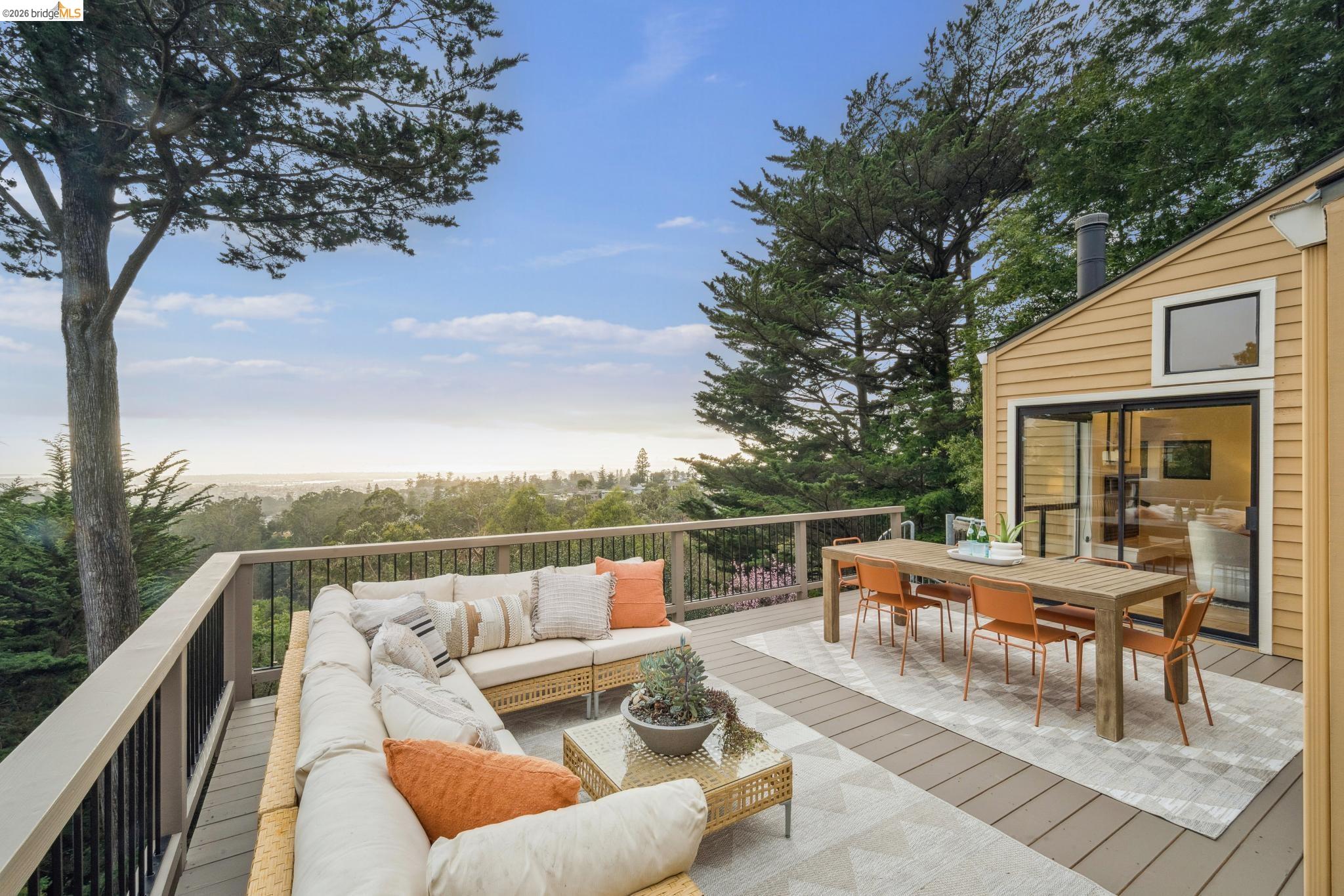 Detail Gallery Image 23 of 59 For 6051 Westover Dr, Oakland,  CA 94611 - 4 Beds | 3 Baths