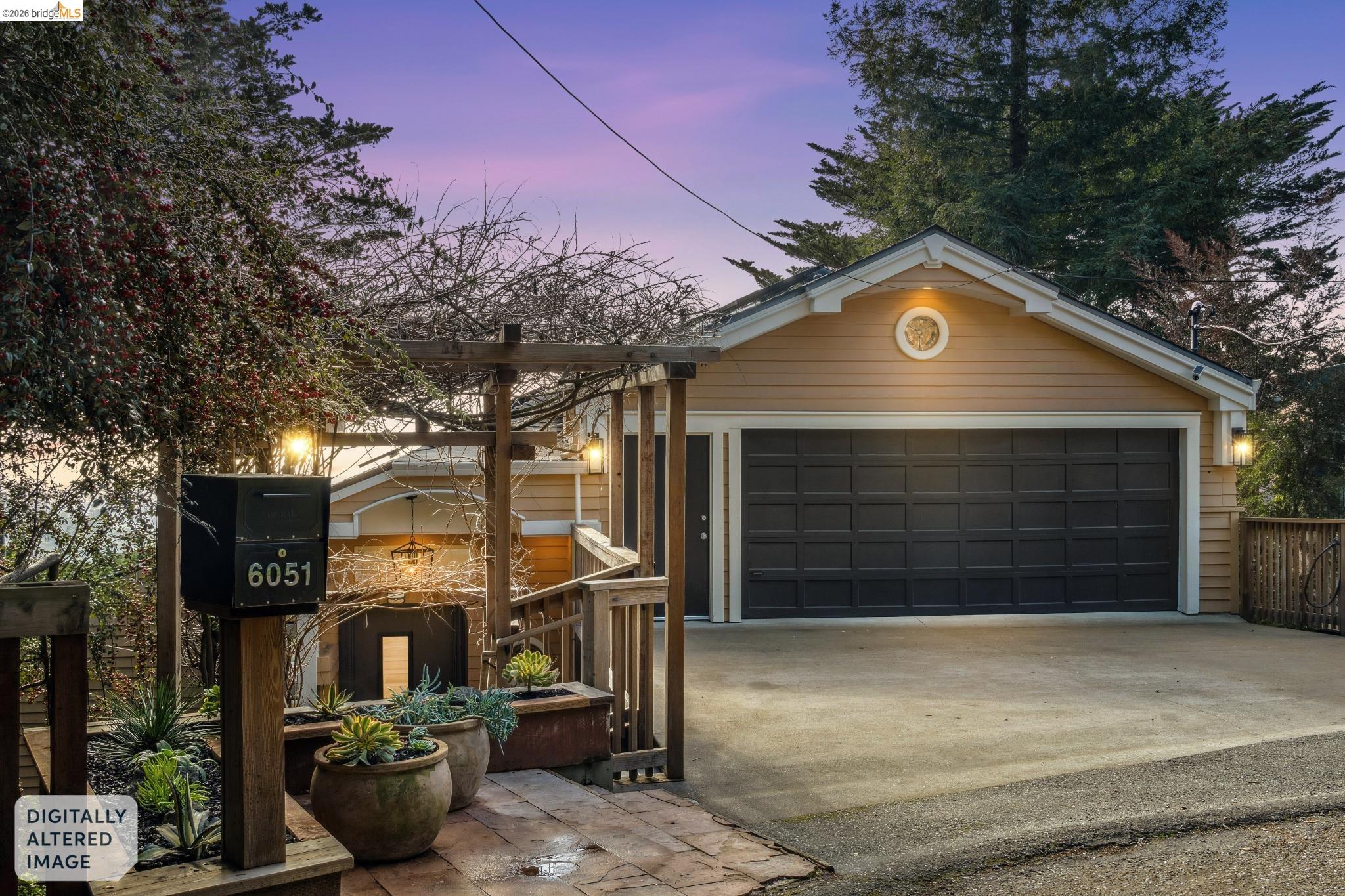 Detail Gallery Image 4 of 60 For 6051 Westover Dr, Oakland,  CA 94611 - 4 Beds | 3 Baths