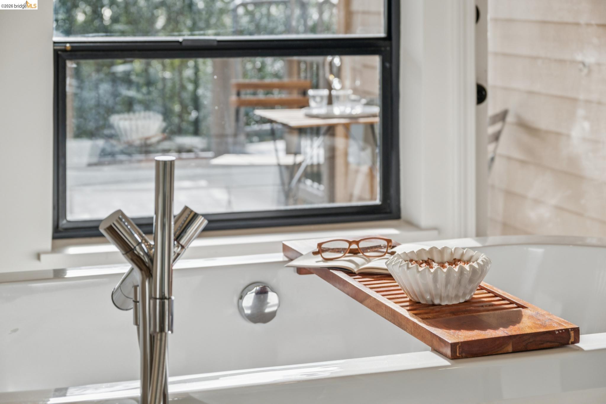 Detail Gallery Image 50 of 60 For 6051 Westover Dr, Oakland,  CA 94611 - 4 Beds | 3 Baths