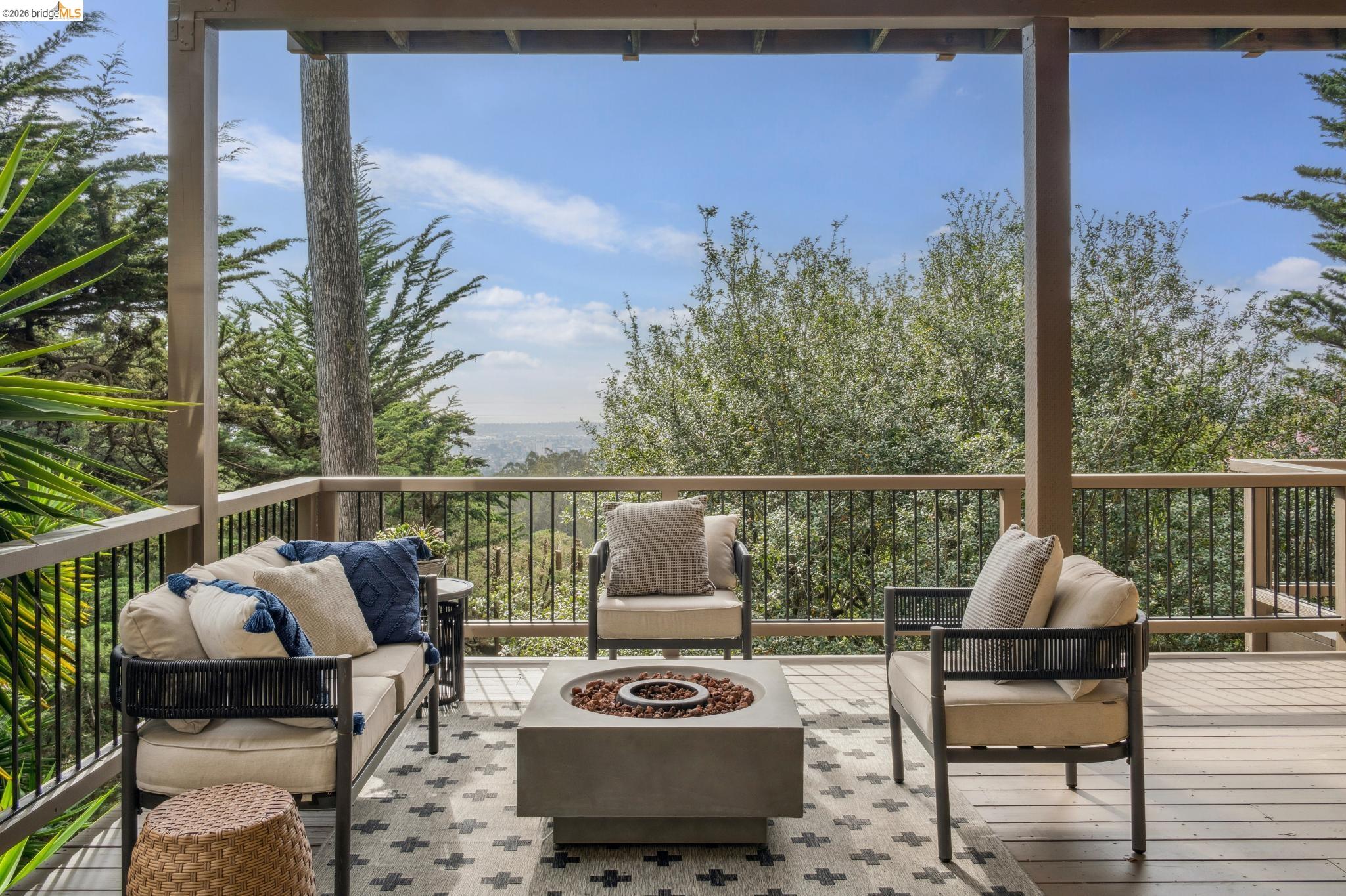 Detail Gallery Image 50 of 59 For 6051 Westover Dr, Oakland,  CA 94611 - 4 Beds | 3 Baths