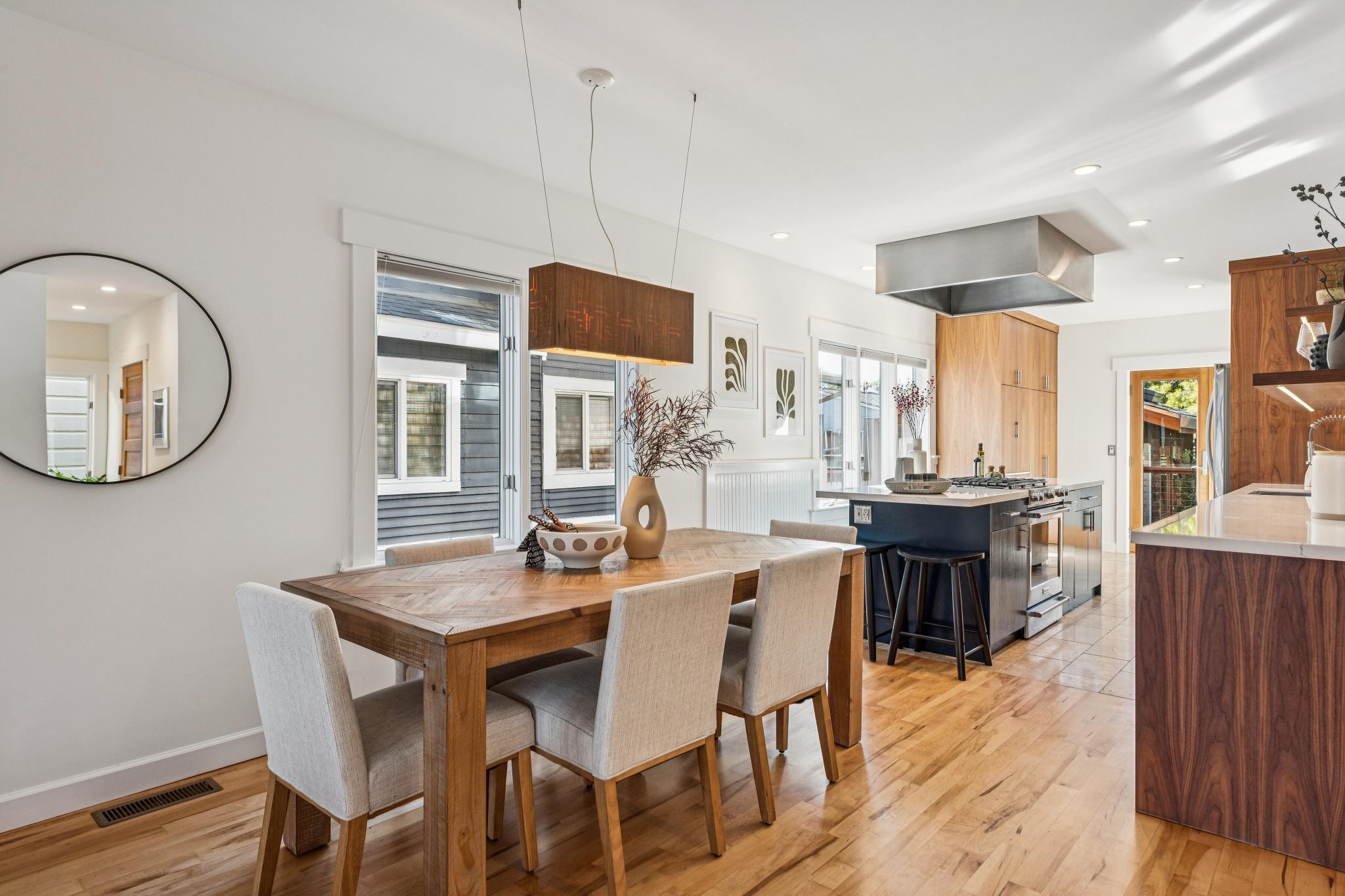 Detail Gallery Image 12 of 59 For 6445 Irwin Ct, Oakland,  CA 94609 - 3 Beds | 2 Baths