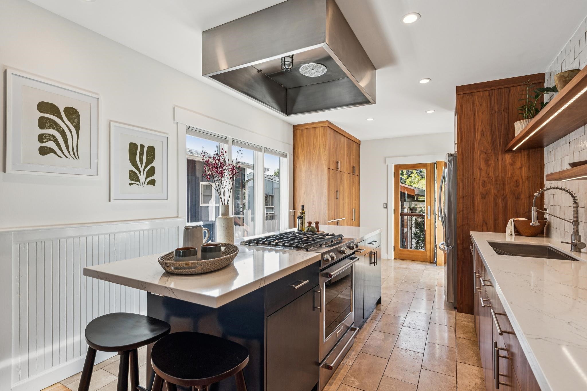 Detail Gallery Image 15 of 59 For 6445 Irwin Ct, Oakland,  CA 94609 - 3 Beds | 2 Baths