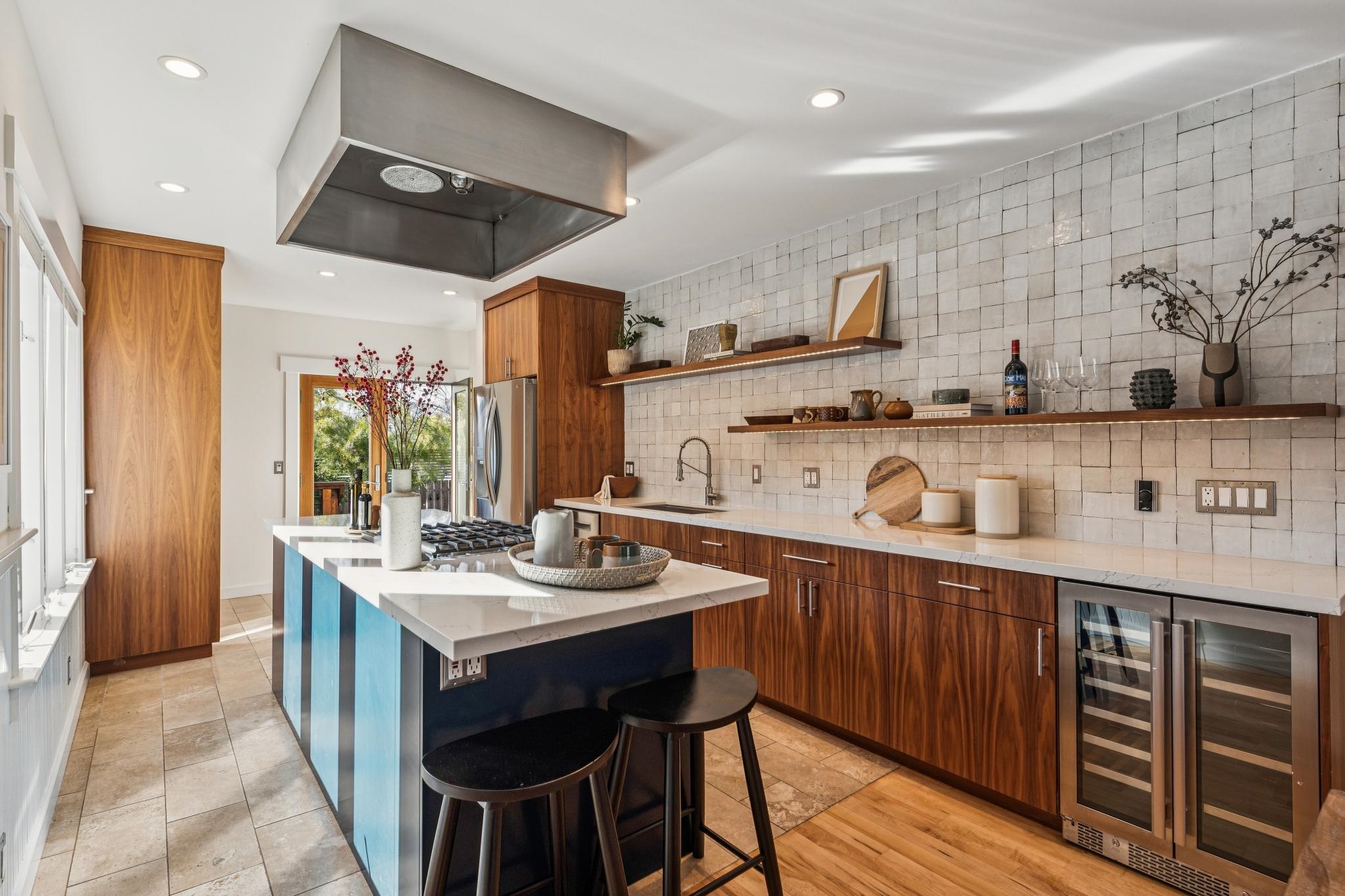 Detail Gallery Image 16 of 59 For 6445 Irwin Ct, Oakland,  CA 94609 - 3 Beds | 2 Baths