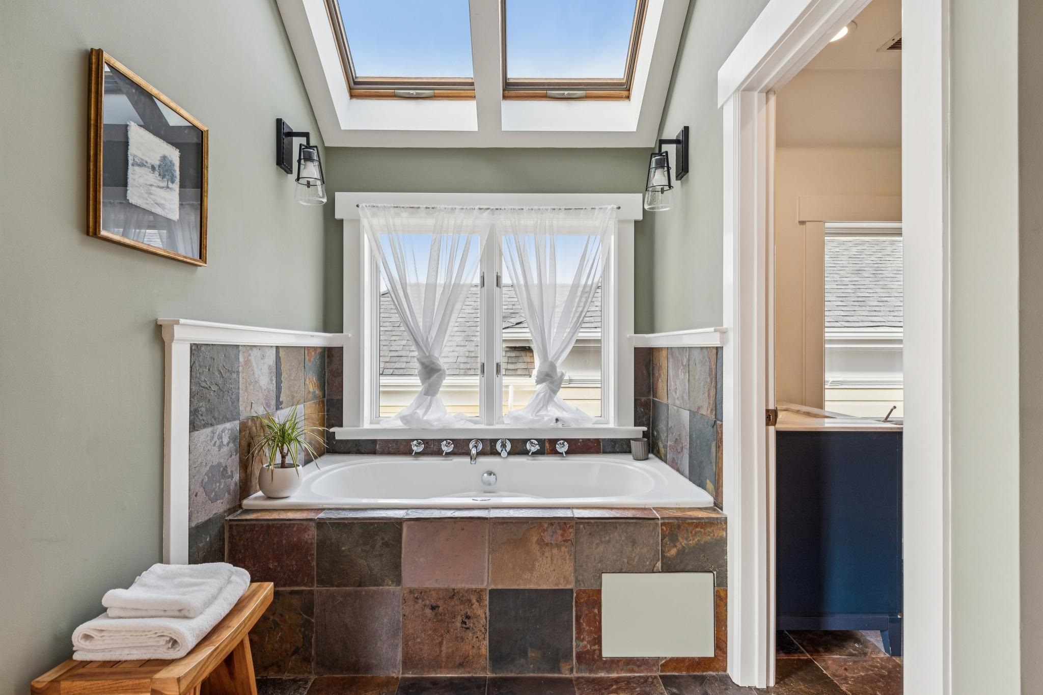 Detail Gallery Image 33 of 59 For 6445 Irwin Ct, Oakland,  CA 94609 - 3 Beds | 2 Baths