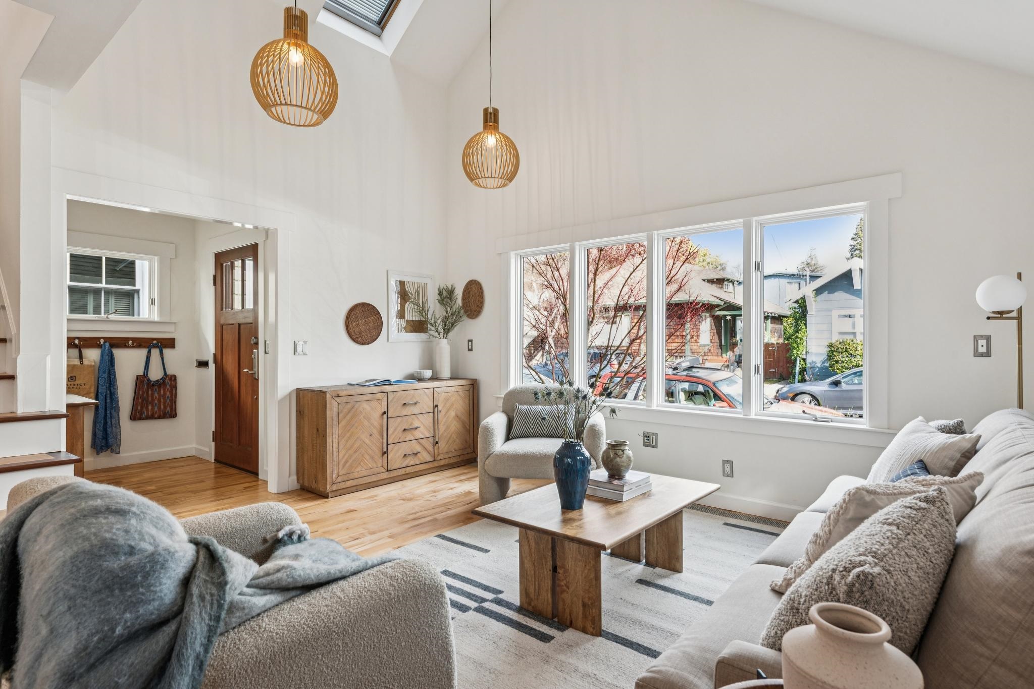 Detail Gallery Image 8 of 59 For 6445 Irwin Ct, Oakland,  CA 94609 - 3 Beds | 2 Baths