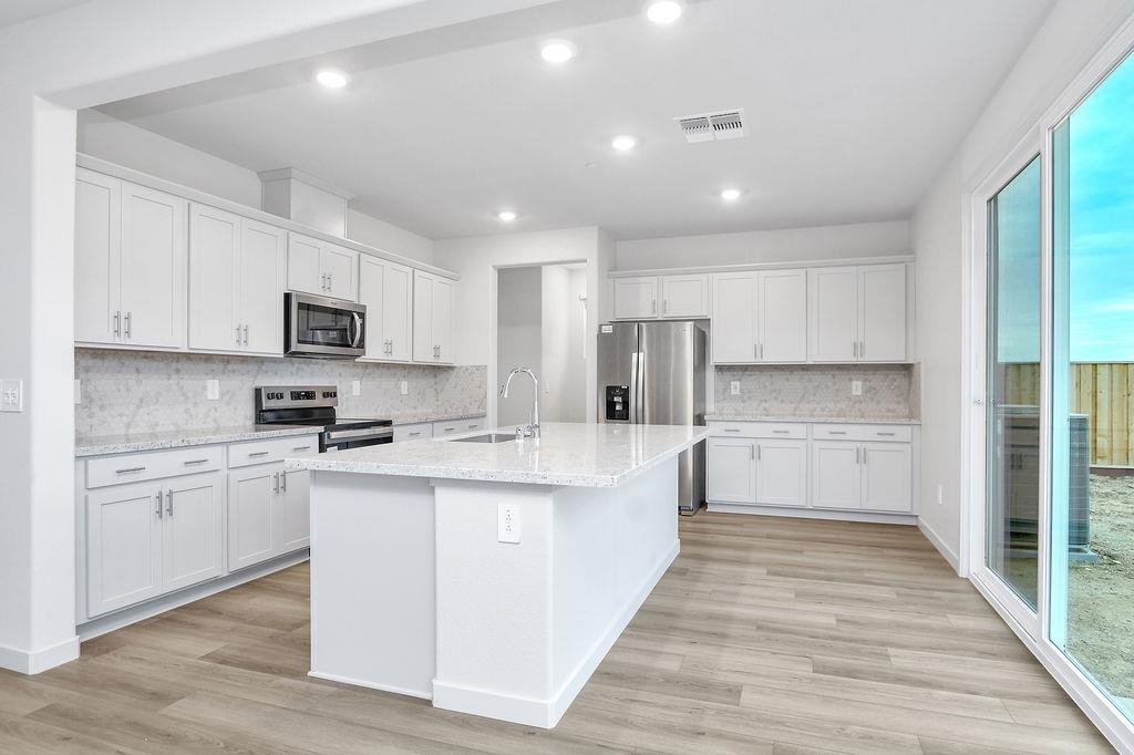 Detail Gallery Image 8 of 39 For 5416 Golden Eagle Street, Antioch,  CA 94531 - 4 Beds | 3 Baths