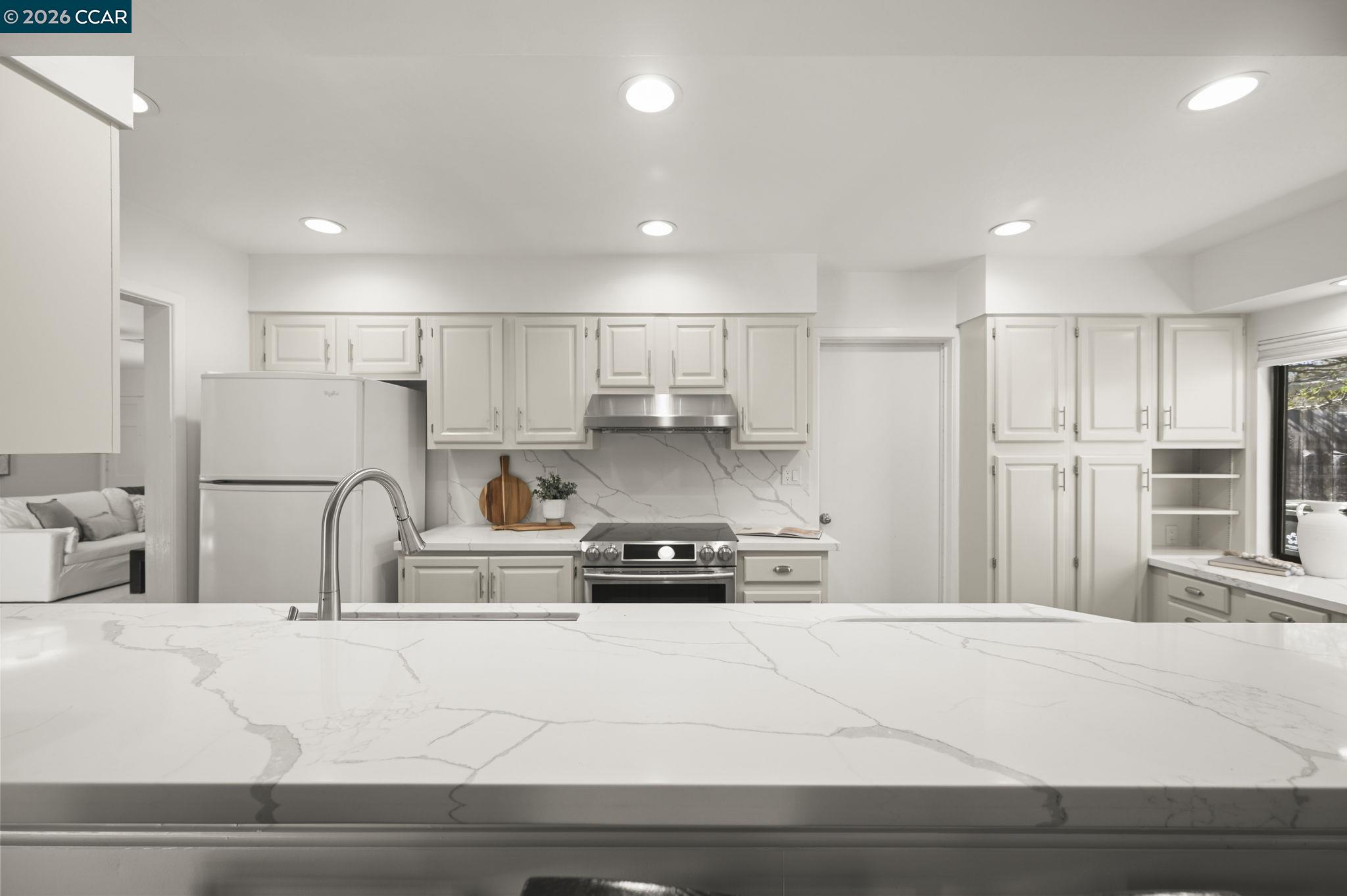 Detail Gallery Image 11 of 42 For 98 Sylvia Dr, Pleasant Hill,  CA 94523 - 3 Beds | 2 Baths