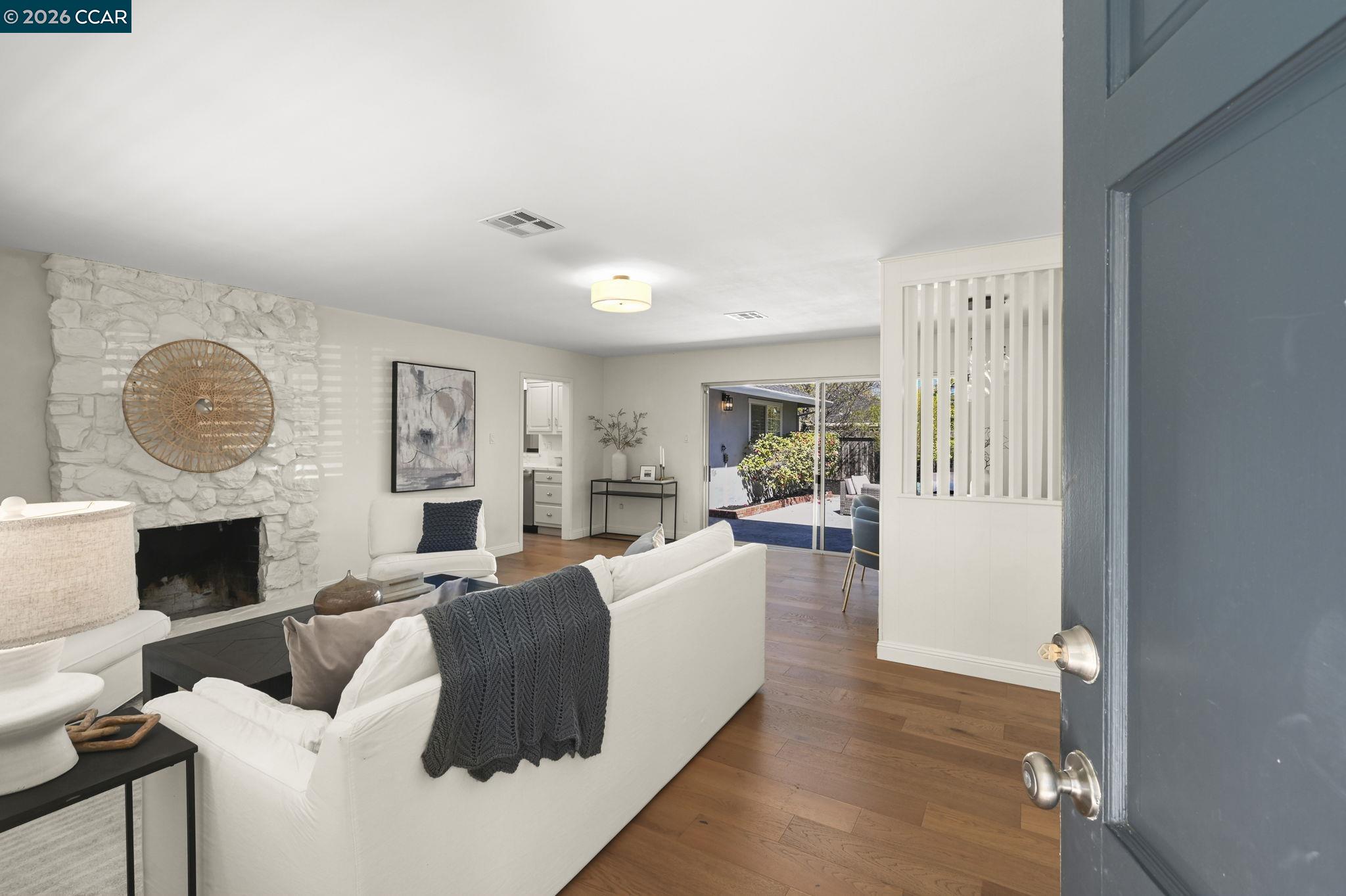 Detail Gallery Image 4 of 42 For 98 Sylvia Dr, Pleasant Hill,  CA 94523 - 3 Beds | 2 Baths