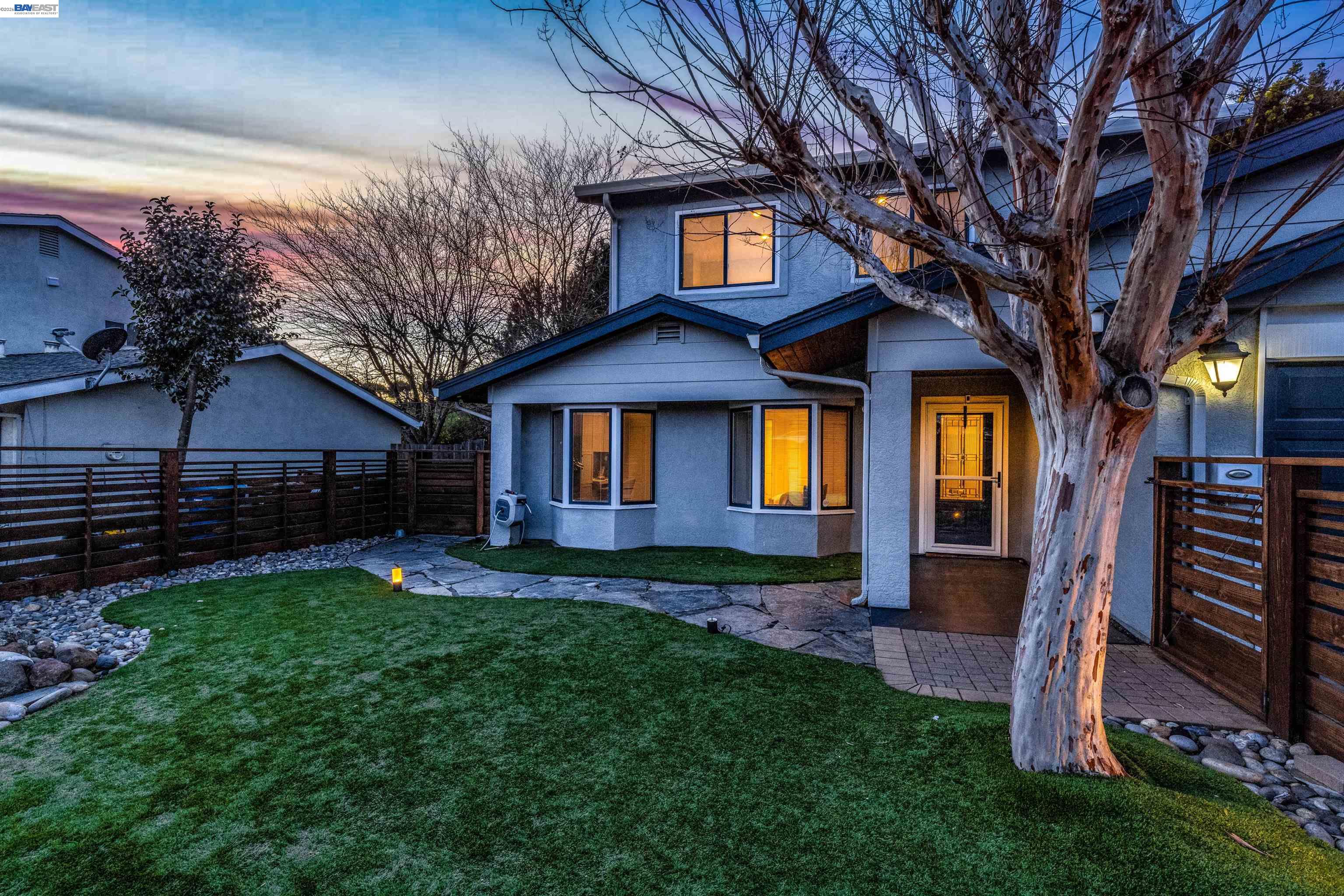 Detail Gallery Image 2 of 59 For 137 Chelsea Hills Dr, Benicia,  CA 94510 - 6 Beds | 3/1 Baths