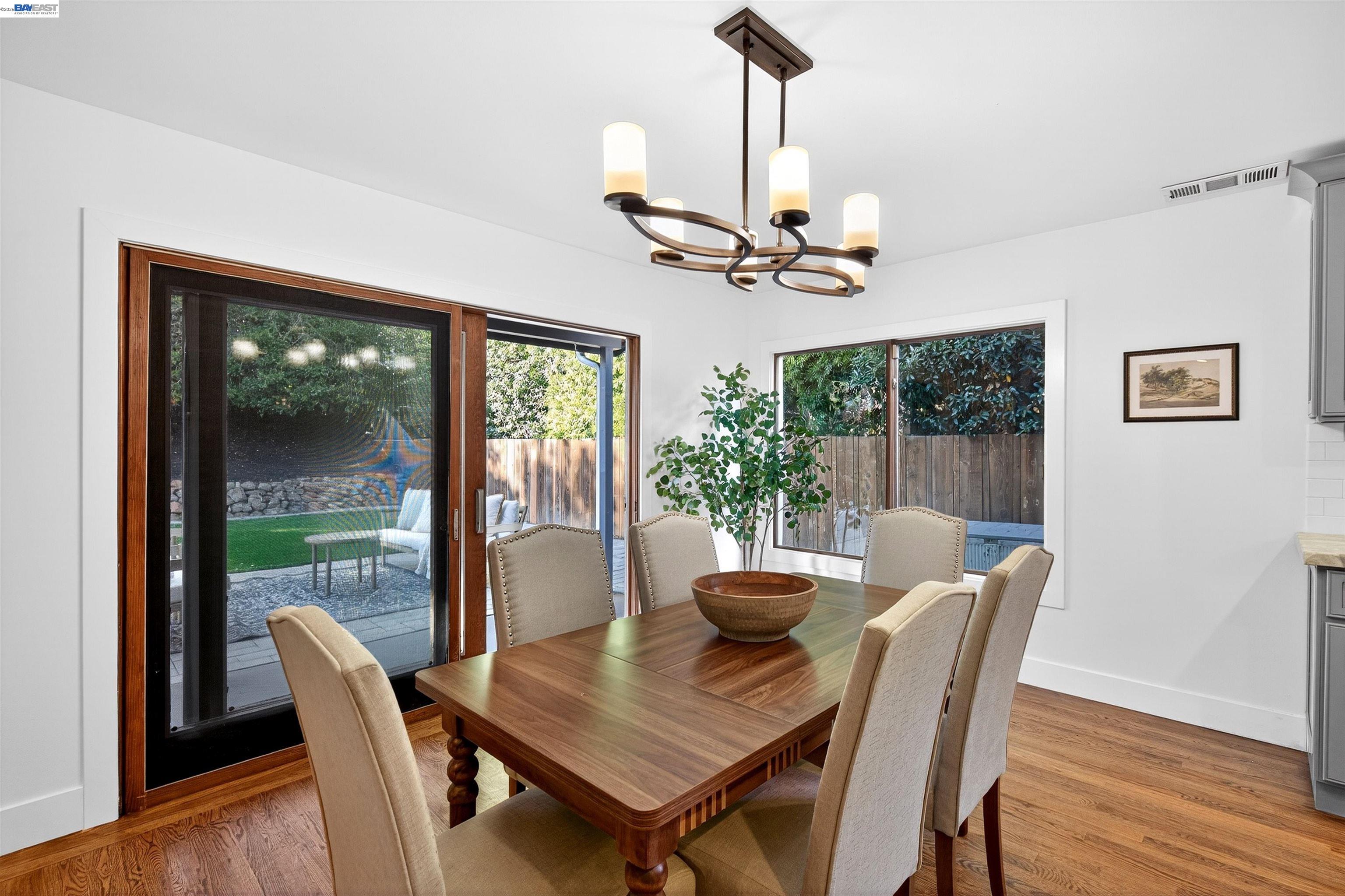 Detail Gallery Image 13 of 59 For 137 Chelsea Hills Dr, Benicia,  CA 94510 - 6 Beds | 3/1 Baths