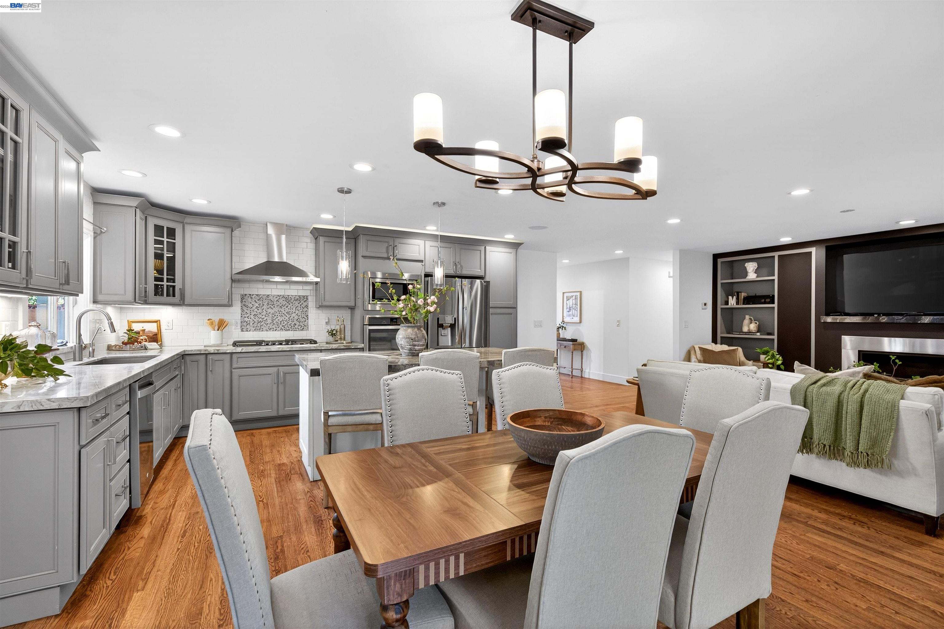 Detail Gallery Image 14 of 59 For 137 Chelsea Hills Dr, Benicia,  CA 94510 - 6 Beds | 3/1 Baths