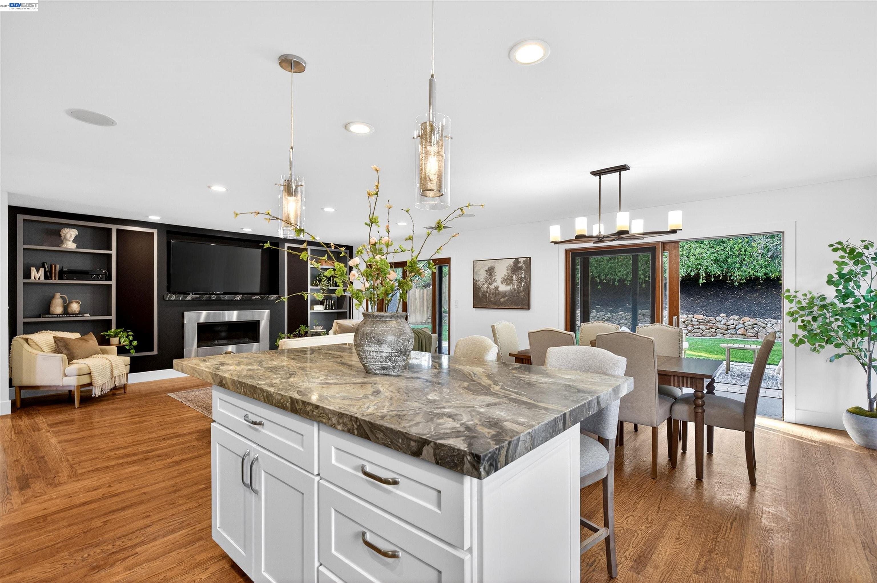 Detail Gallery Image 16 of 59 For 137 Chelsea Hills Dr, Benicia,  CA 94510 - 6 Beds | 3/1 Baths