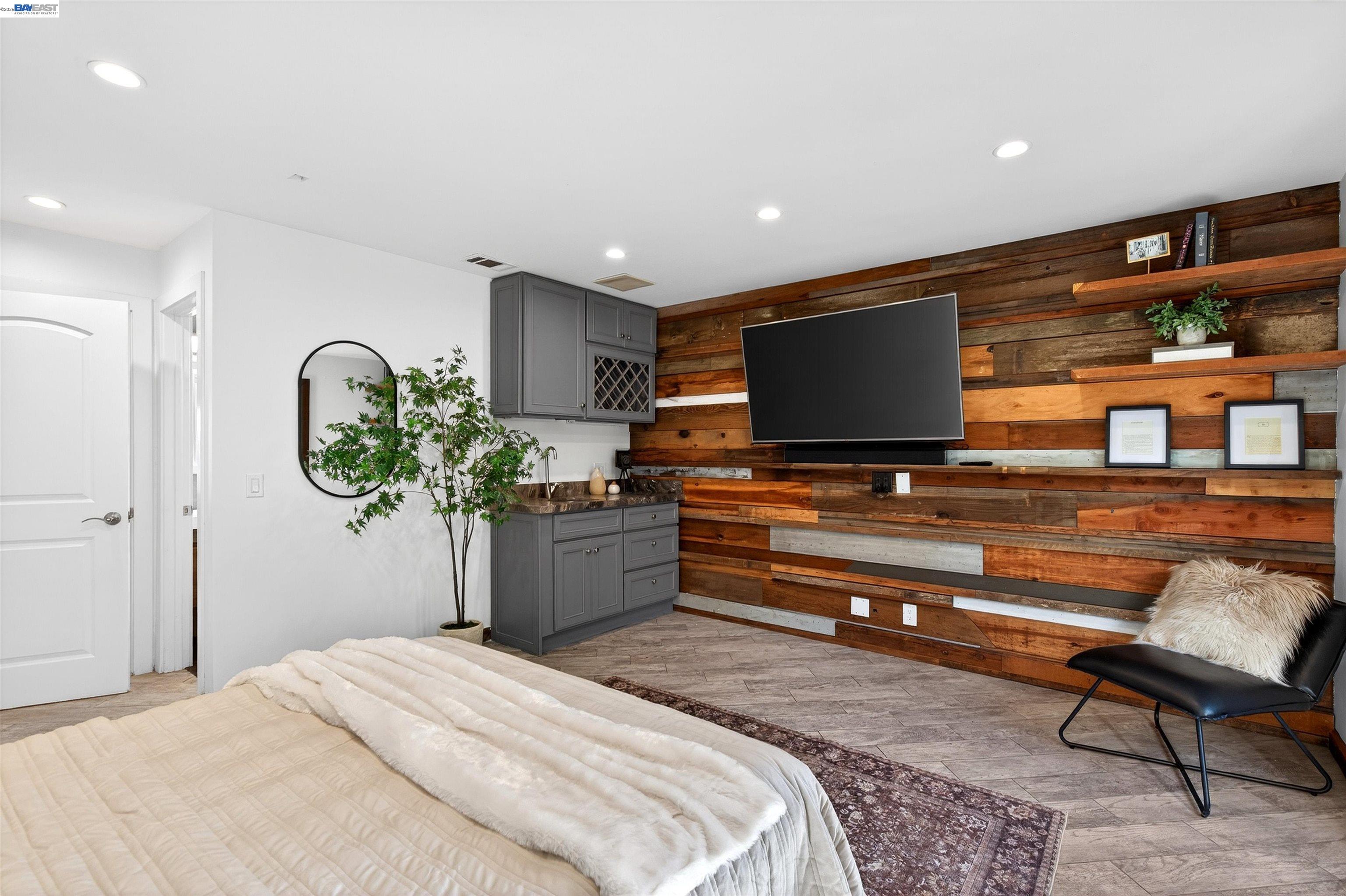 Detail Gallery Image 18 of 59 For 137 Chelsea Hills Dr, Benicia,  CA 94510 - 6 Beds | 3/1 Baths