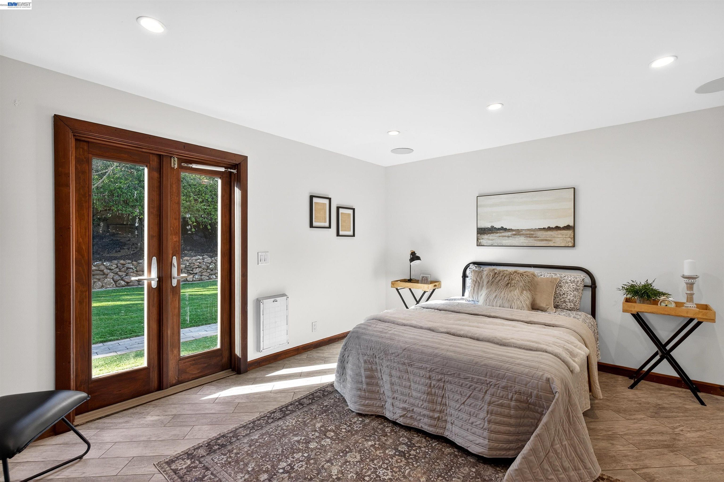 Detail Gallery Image 19 of 59 For 137 Chelsea Hills Dr, Benicia,  CA 94510 - 6 Beds | 3/1 Baths