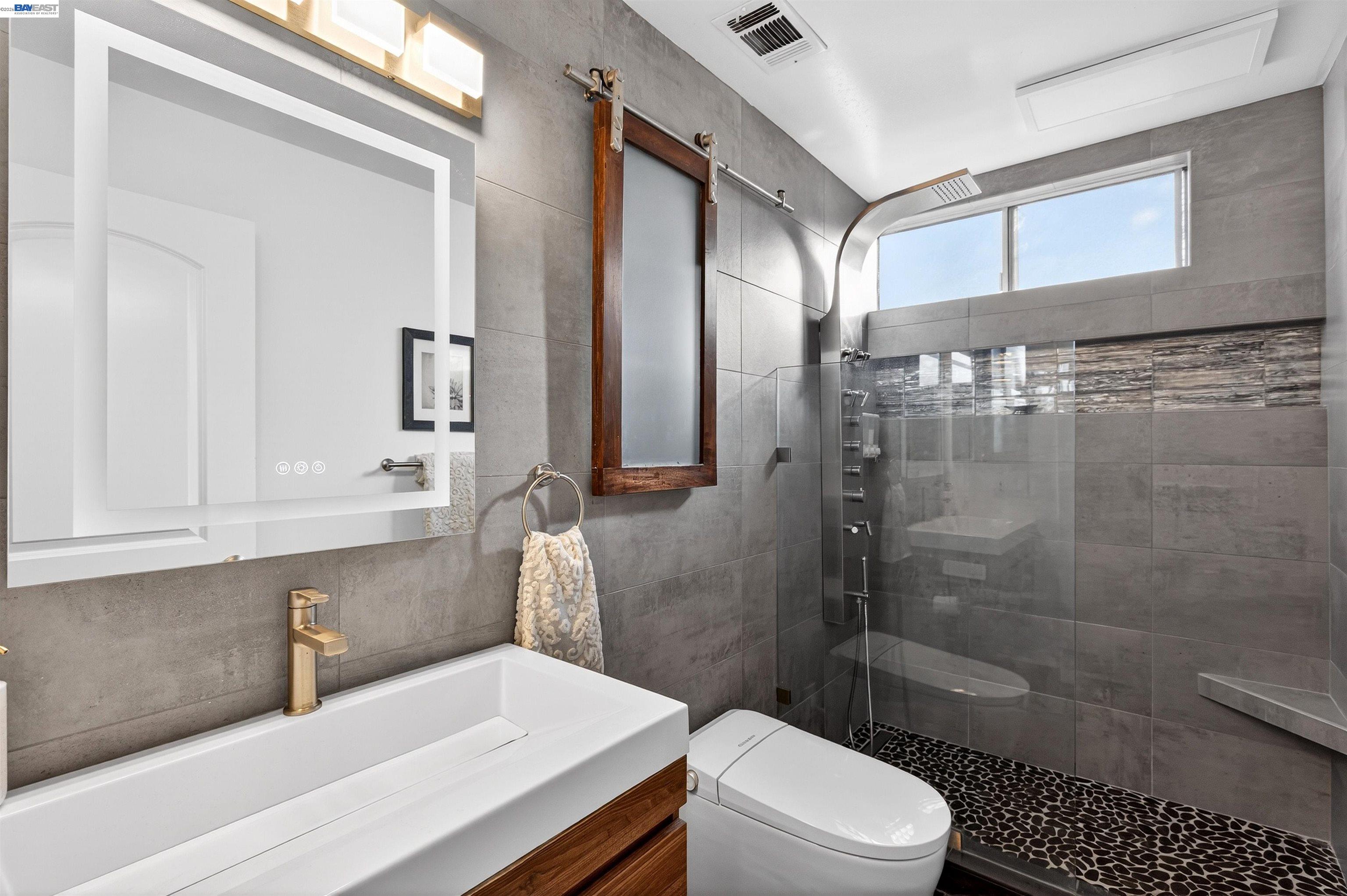 Detail Gallery Image 20 of 59 For 137 Chelsea Hills Dr, Benicia,  CA 94510 - 6 Beds | 3/1 Baths