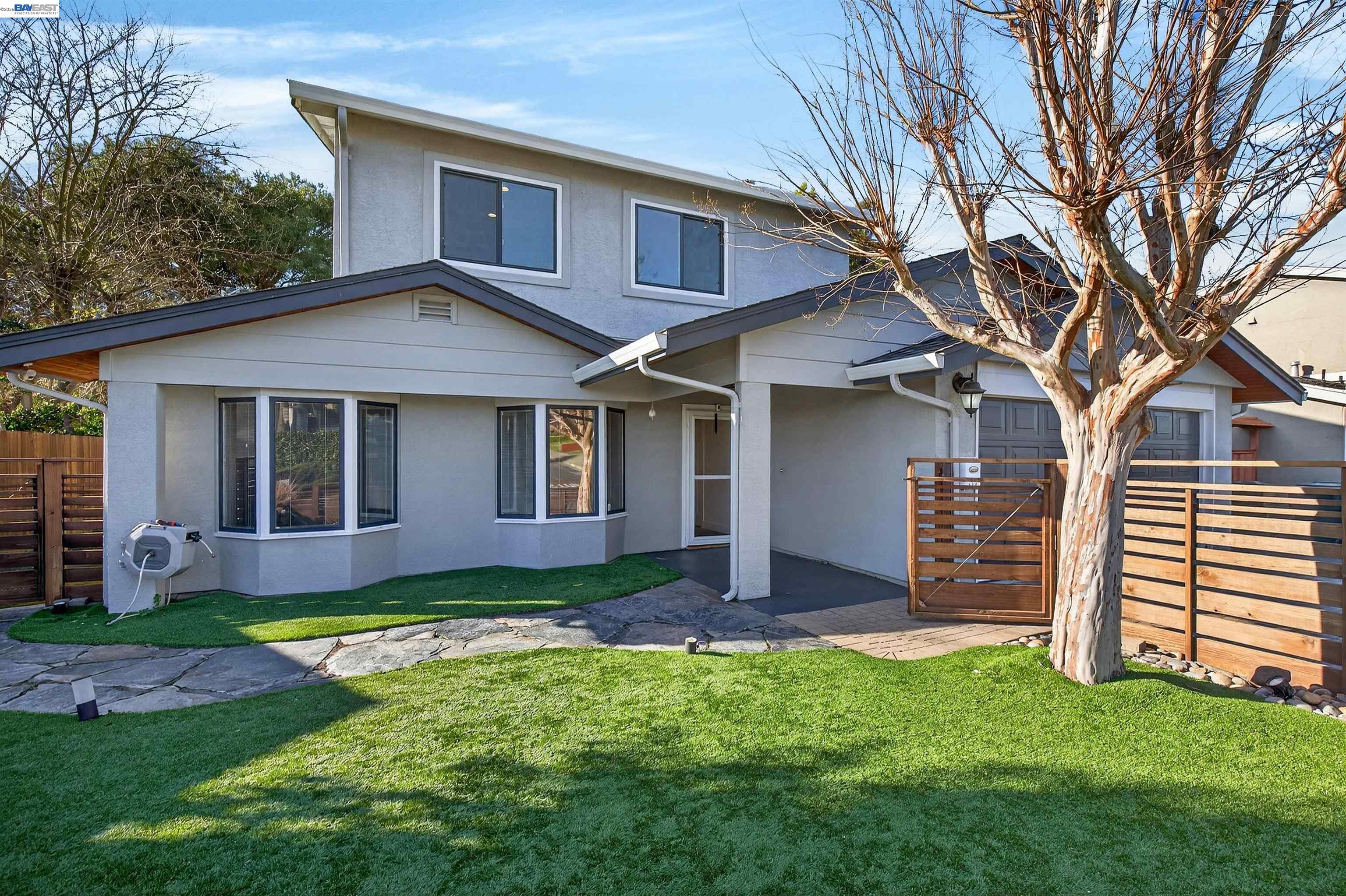 Detail Gallery Image 3 of 59 For 137 Chelsea Hills Dr, Benicia,  CA 94510 - 6 Beds | 3/1 Baths