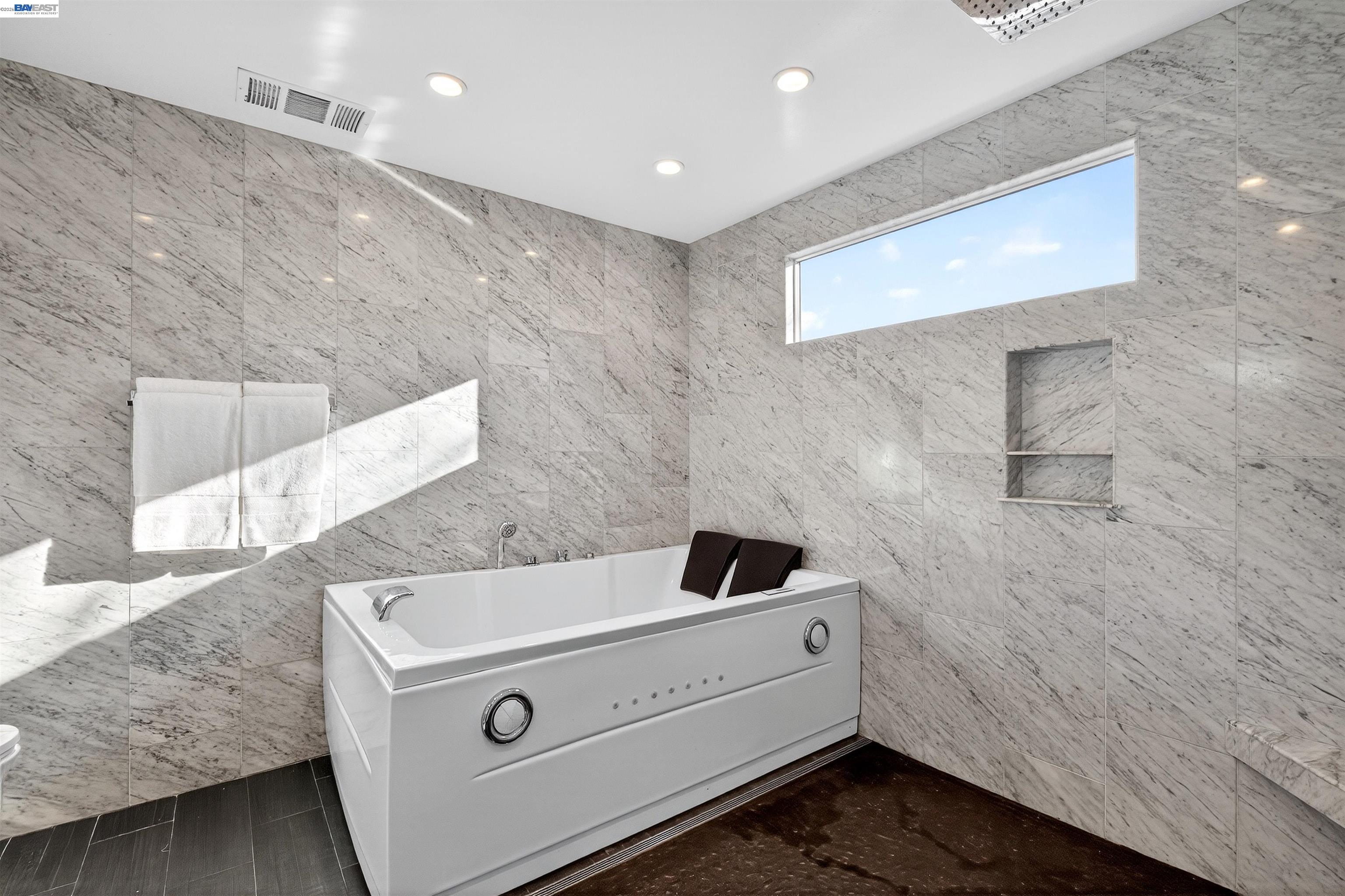 Detail Gallery Image 33 of 59 For 137 Chelsea Hills Dr, Benicia,  CA 94510 - 6 Beds | 3/1 Baths