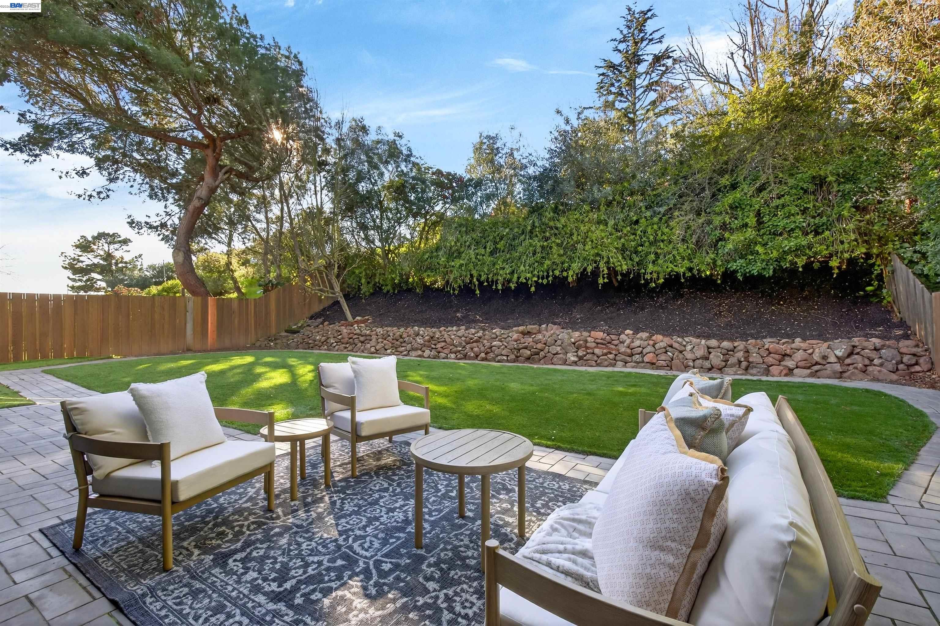 Detail Gallery Image 37 of 59 For 137 Chelsea Hills Dr, Benicia,  CA 94510 - 6 Beds | 3/1 Baths