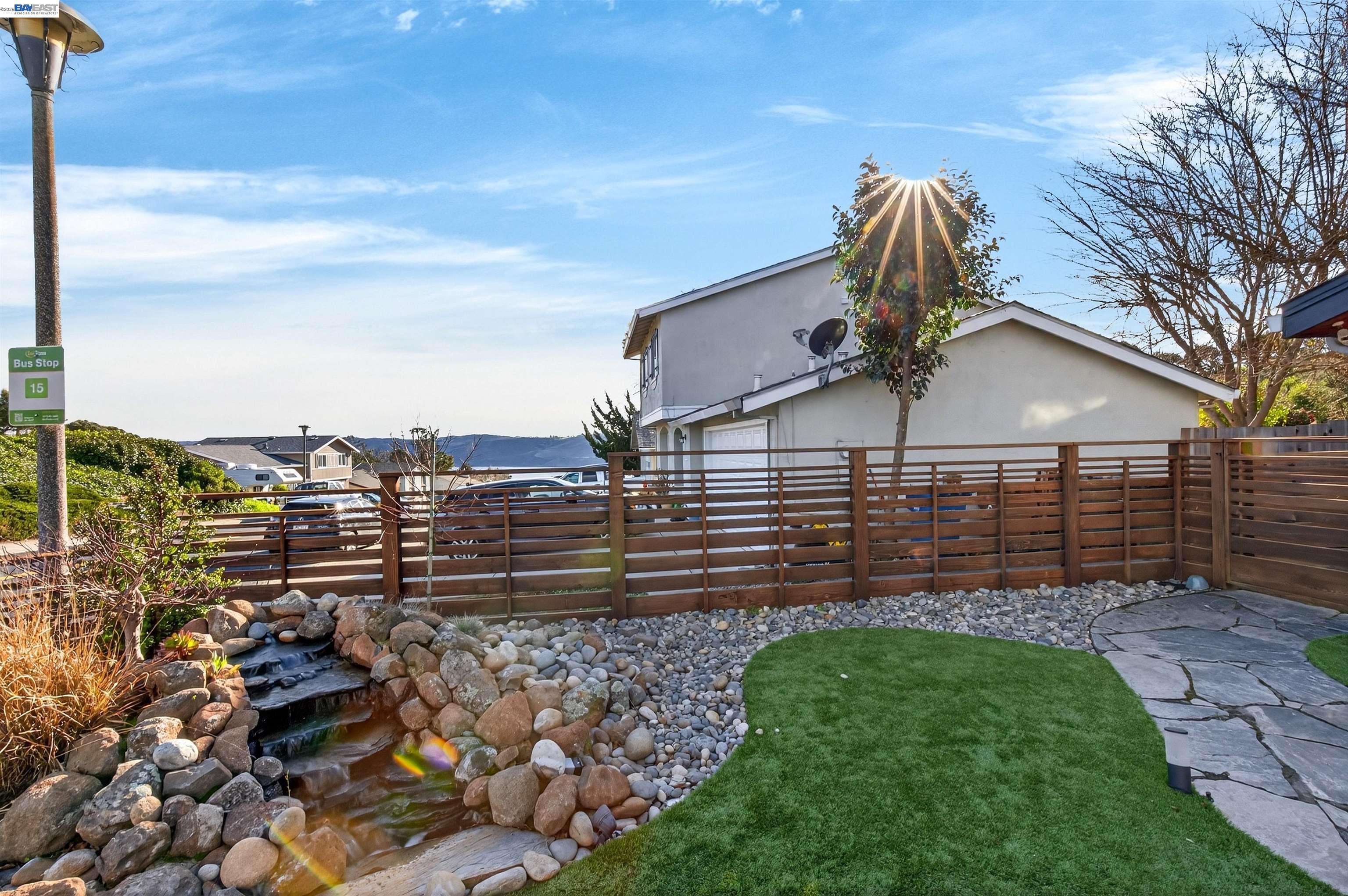Detail Gallery Image 7 of 59 For 137 Chelsea Hills Dr, Benicia,  CA 94510 - 6 Beds | 3/1 Baths