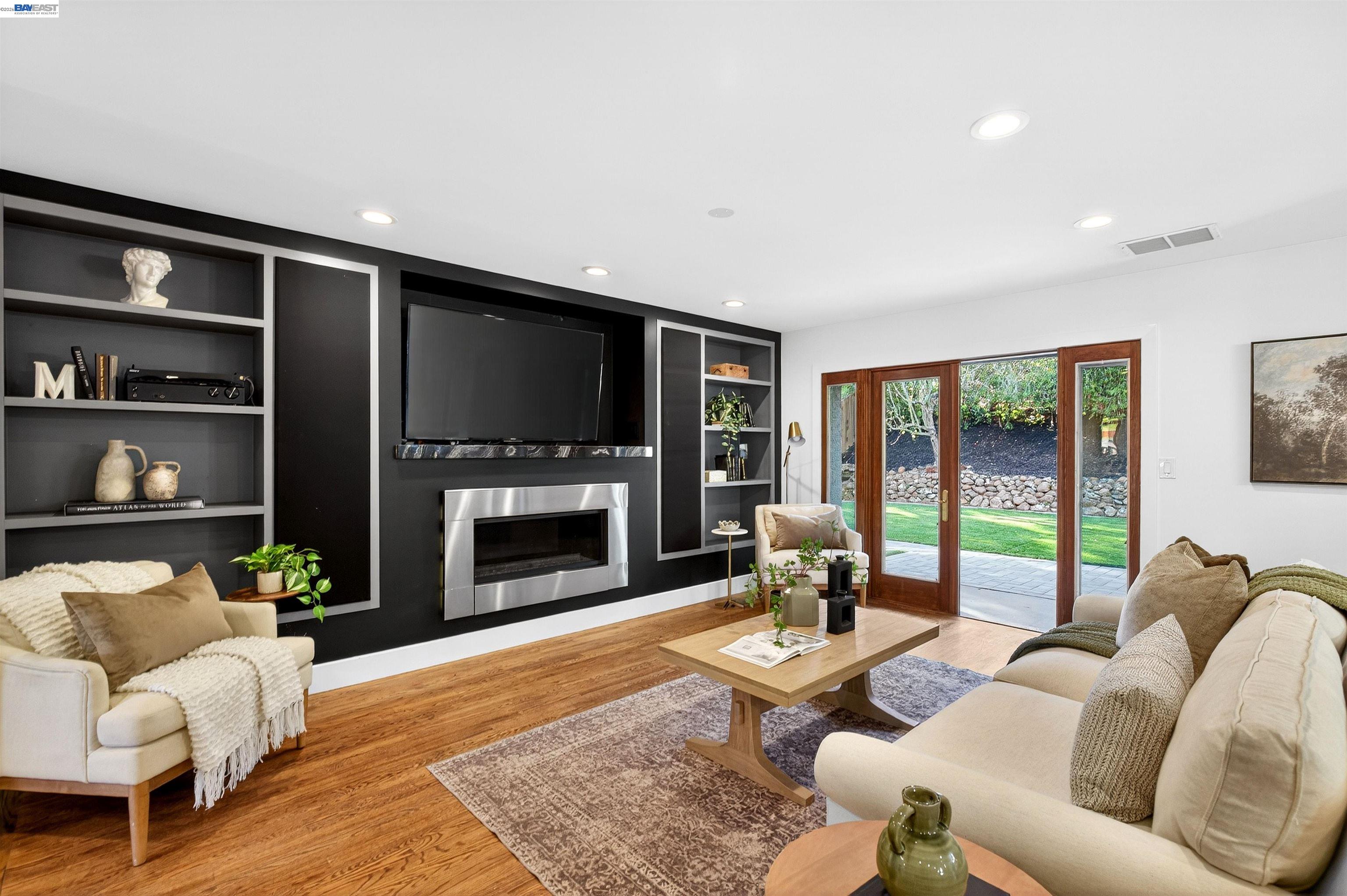 Detail Gallery Image 9 of 59 For 137 Chelsea Hills Dr, Benicia,  CA 94510 - 6 Beds | 3/1 Baths