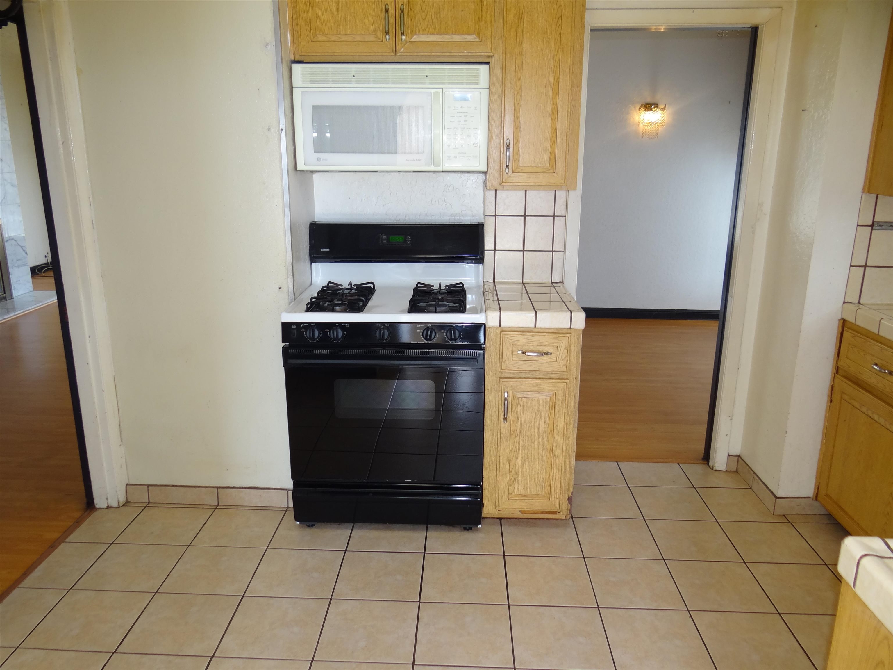 Detail Gallery Image 27 of 37 For 596 Walnut St, San Bruno,  CA 94066 - 3 Beds | 2/1 Baths