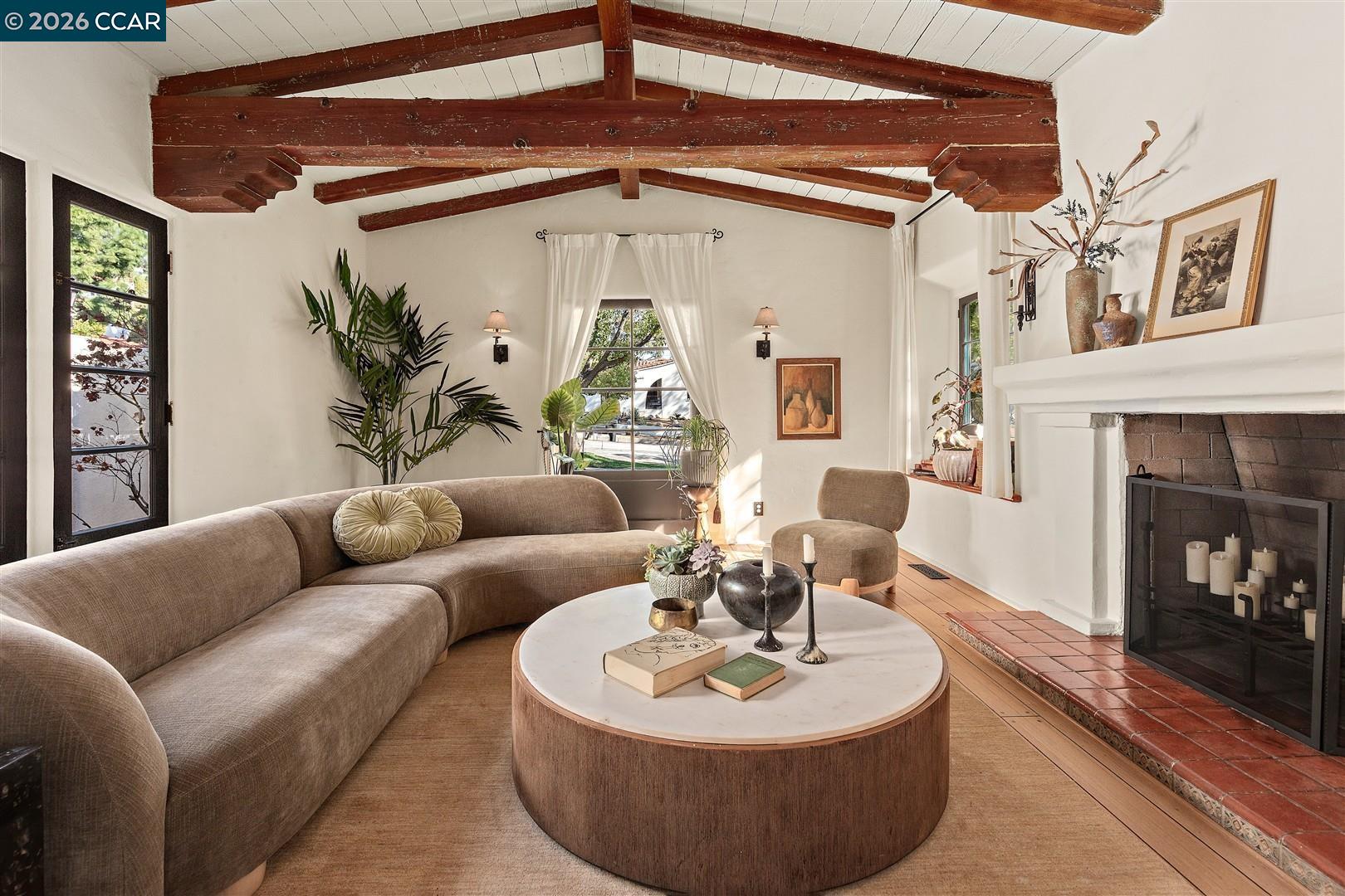 Detail Gallery Image 11 of 60 For 1239 Geneva St, Glendale,  CA 91207 - 4 Beds | 3 Baths