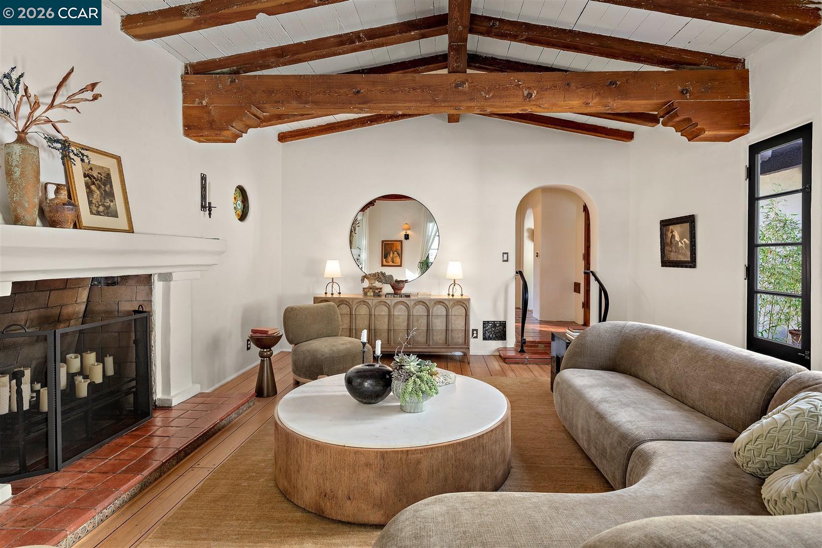 Detail Gallery Image 12 of 60 For 1239 Geneva St, Glendale,  CA 91207 - 4 Beds | 3 Baths