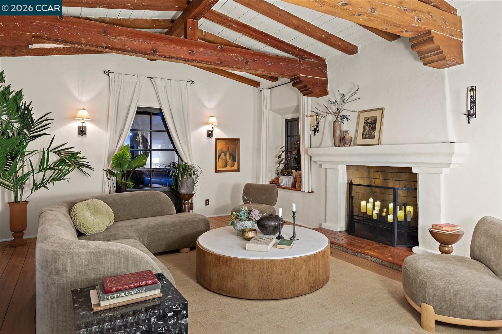 Detail Gallery Image 13 of 60 For 1239 Geneva St, Glendale,  CA 91207 - 4 Beds | 3 Baths