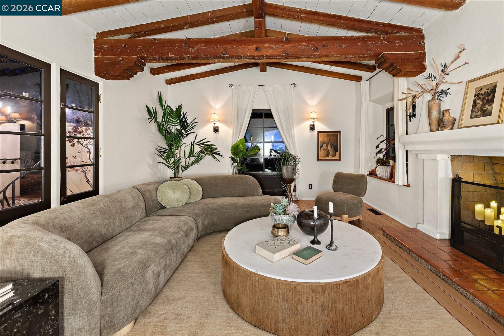 Detail Gallery Image 15 of 60 For 1239 Geneva St, Glendale,  CA 91207 - 4 Beds | 3 Baths