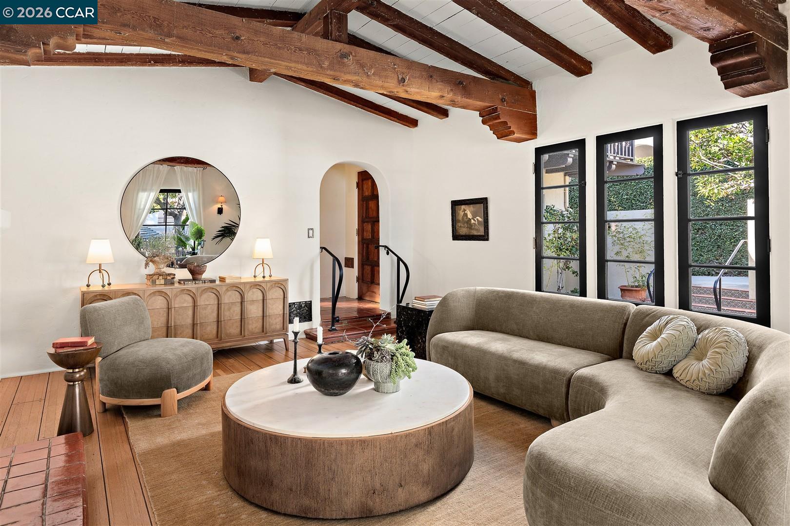 Detail Gallery Image 16 of 60 For 1239 Geneva St, Glendale,  CA 91207 - 4 Beds | 3 Baths