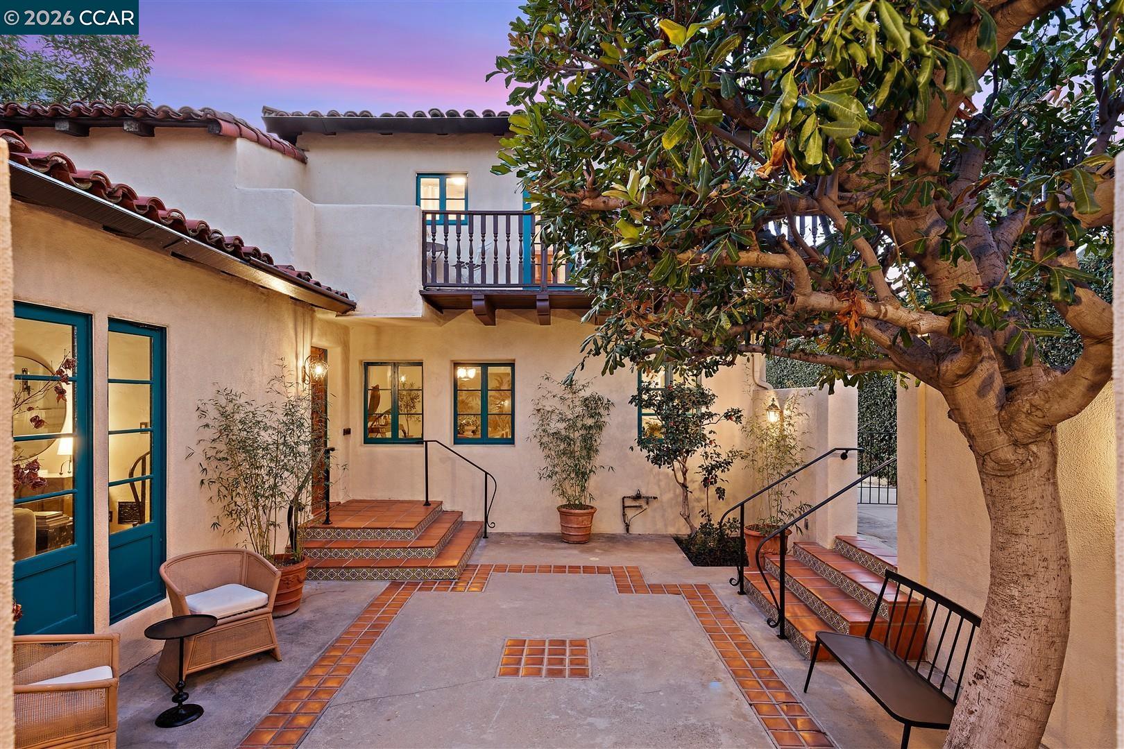 Detail Gallery Image 3 of 60 For 1239 Geneva St, Glendale,  CA 91207 - 4 Beds | 3 Baths