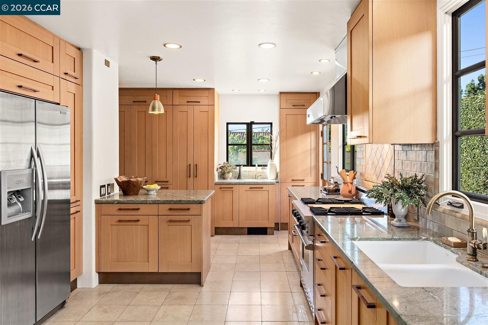 Detail Gallery Image 21 of 60 For 1239 Geneva St, Glendale,  CA 91207 - 4 Beds | 3 Baths