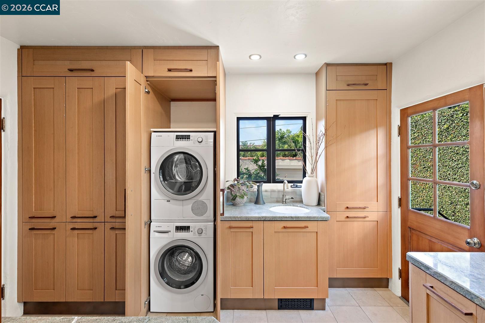 Detail Gallery Image 25 of 60 For 1239 Geneva St, Glendale,  CA 91207 - 4 Beds | 3 Baths