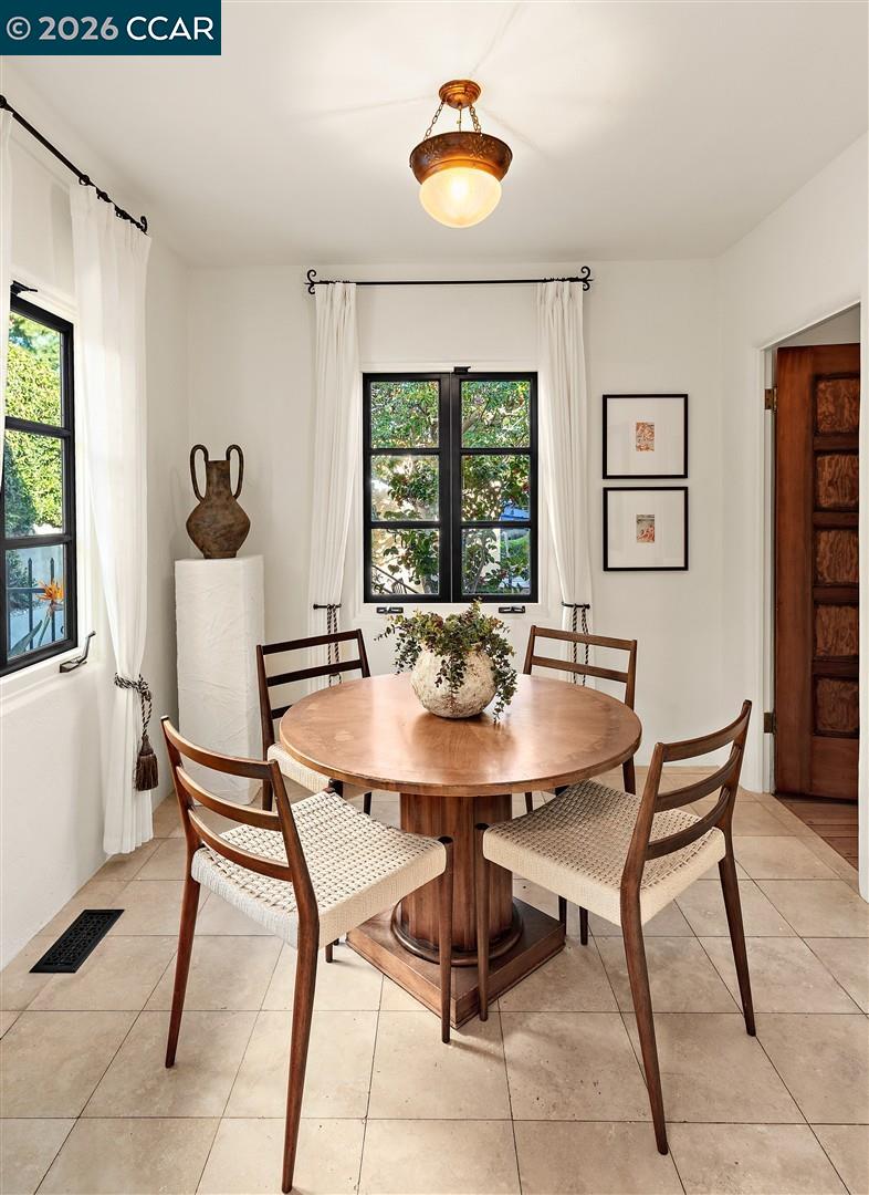 Detail Gallery Image 27 of 60 For 1239 Geneva St, Glendale,  CA 91207 - 4 Beds | 3 Baths