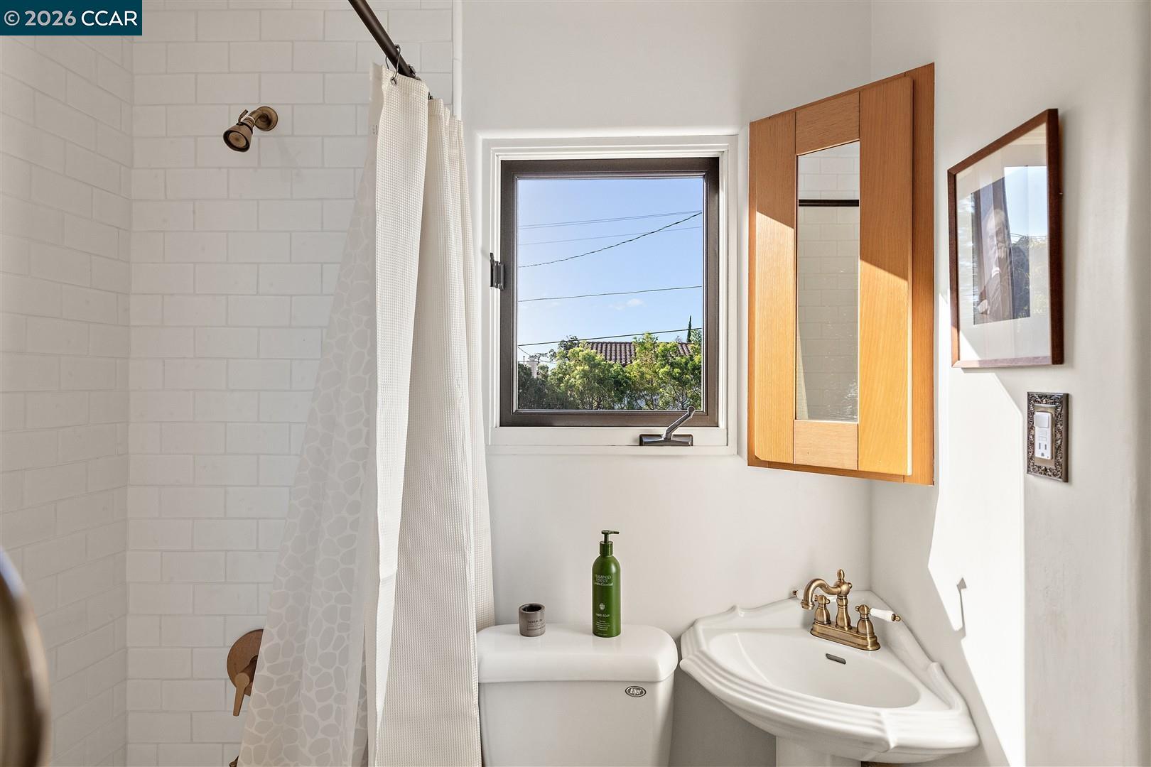 Detail Gallery Image 30 of 60 For 1239 Geneva St, Glendale,  CA 91207 - 4 Beds | 3 Baths