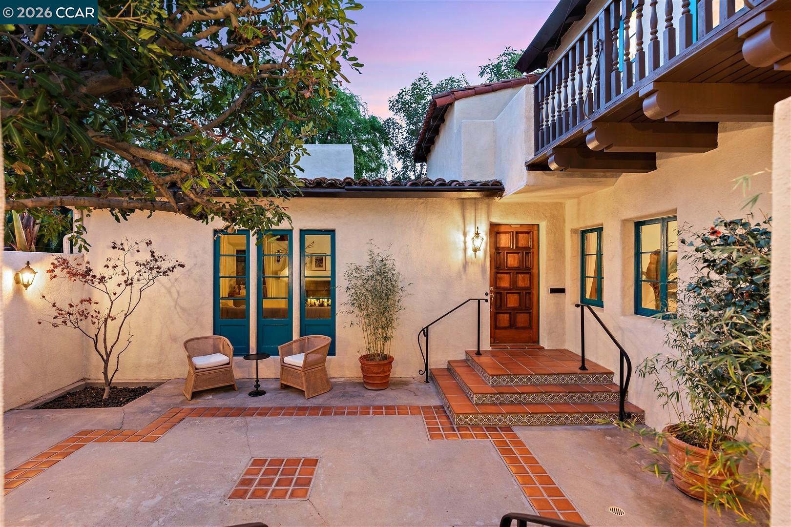 Detail Gallery Image 4 of 60 For 1239 Geneva St, Glendale,  CA 91207 - 4 Beds | 3 Baths