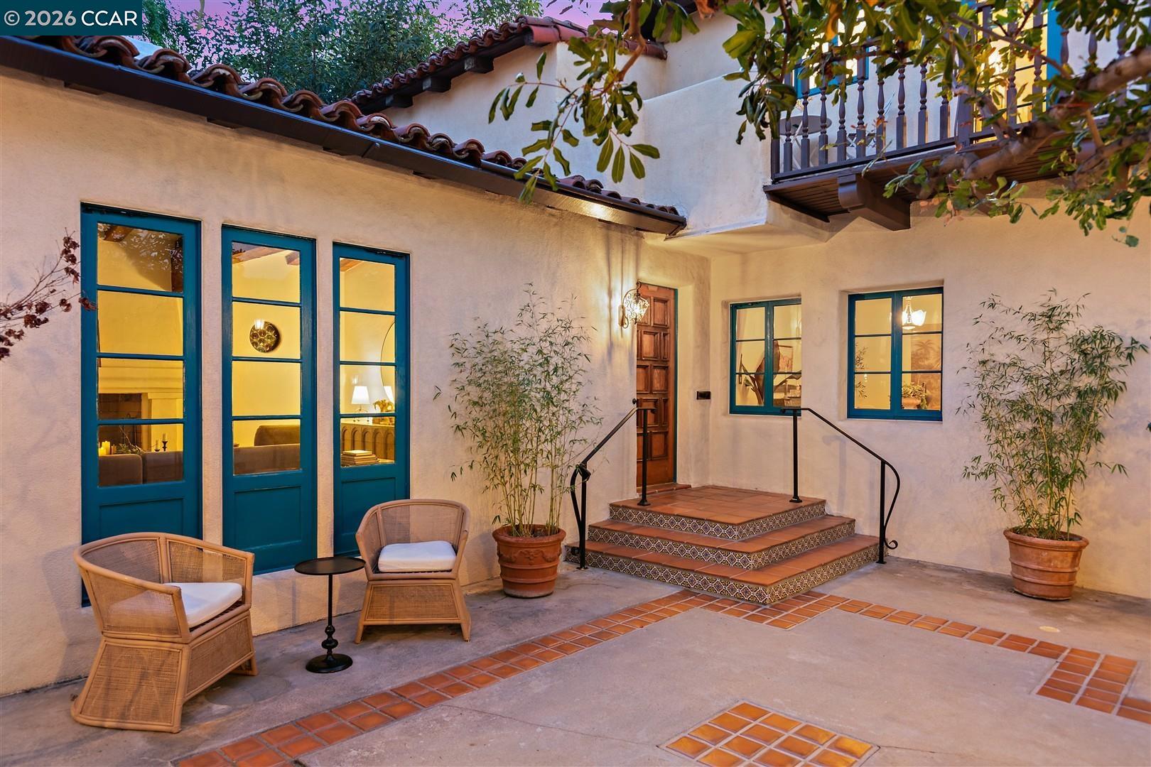 Detail Gallery Image 5 of 60 For 1239 Geneva St, Glendale,  CA 91207 - 4 Beds | 3 Baths