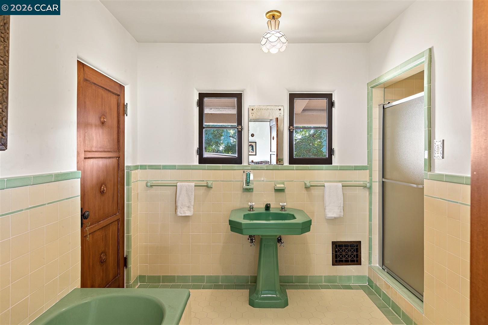 Detail Gallery Image 47 of 60 For 1239 Geneva St, Glendale,  CA 91207 - 4 Beds | 3 Baths