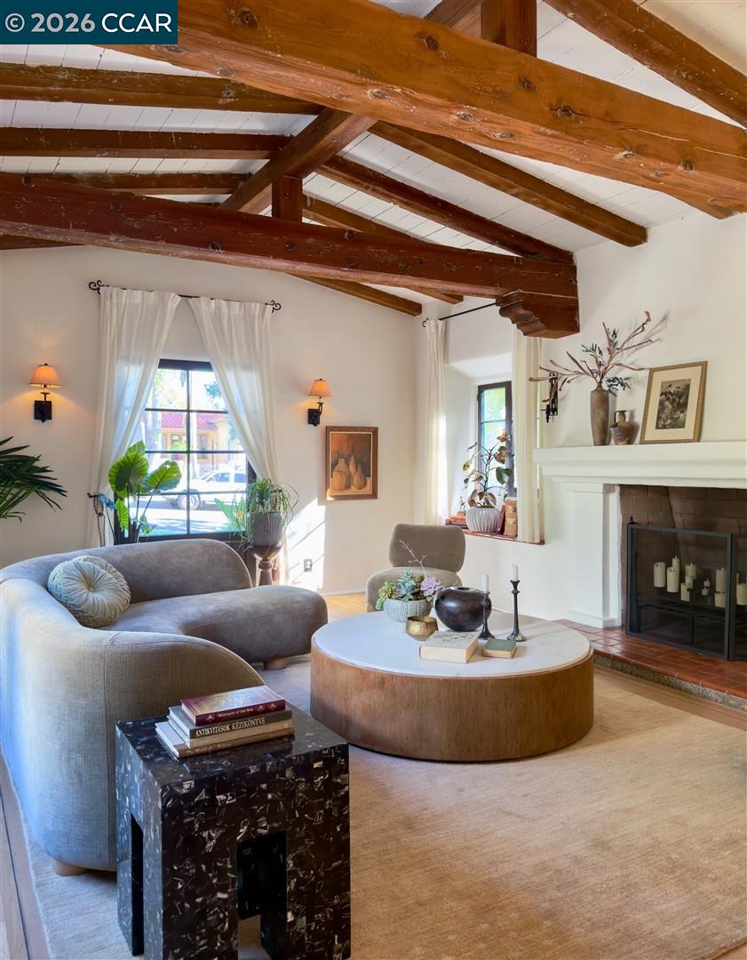 Detail Gallery Image 10 of 60 For 1239 Geneva St, Glendale,  CA 91207 - 4 Beds | 3 Baths