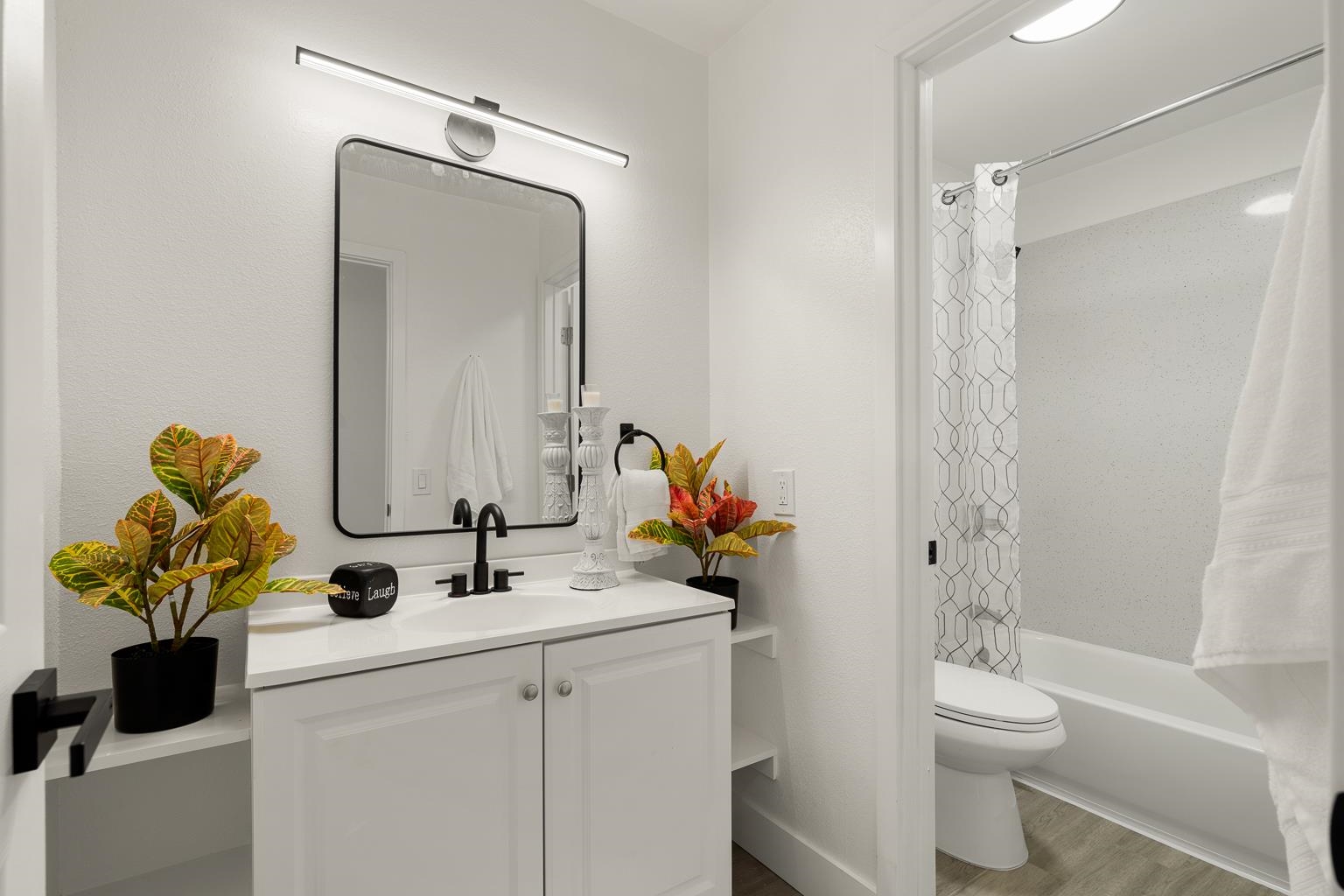 Detail Gallery Image 12 of 22 For 9821 Culp Way, Sacramento,  CA 95827 - 3 Beds | 2 Baths