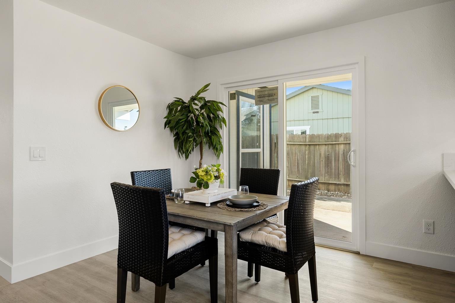 Detail Gallery Image 4 of 22 For 9821 Culp Way, Sacramento,  CA 95827 - 3 Beds | 2 Baths