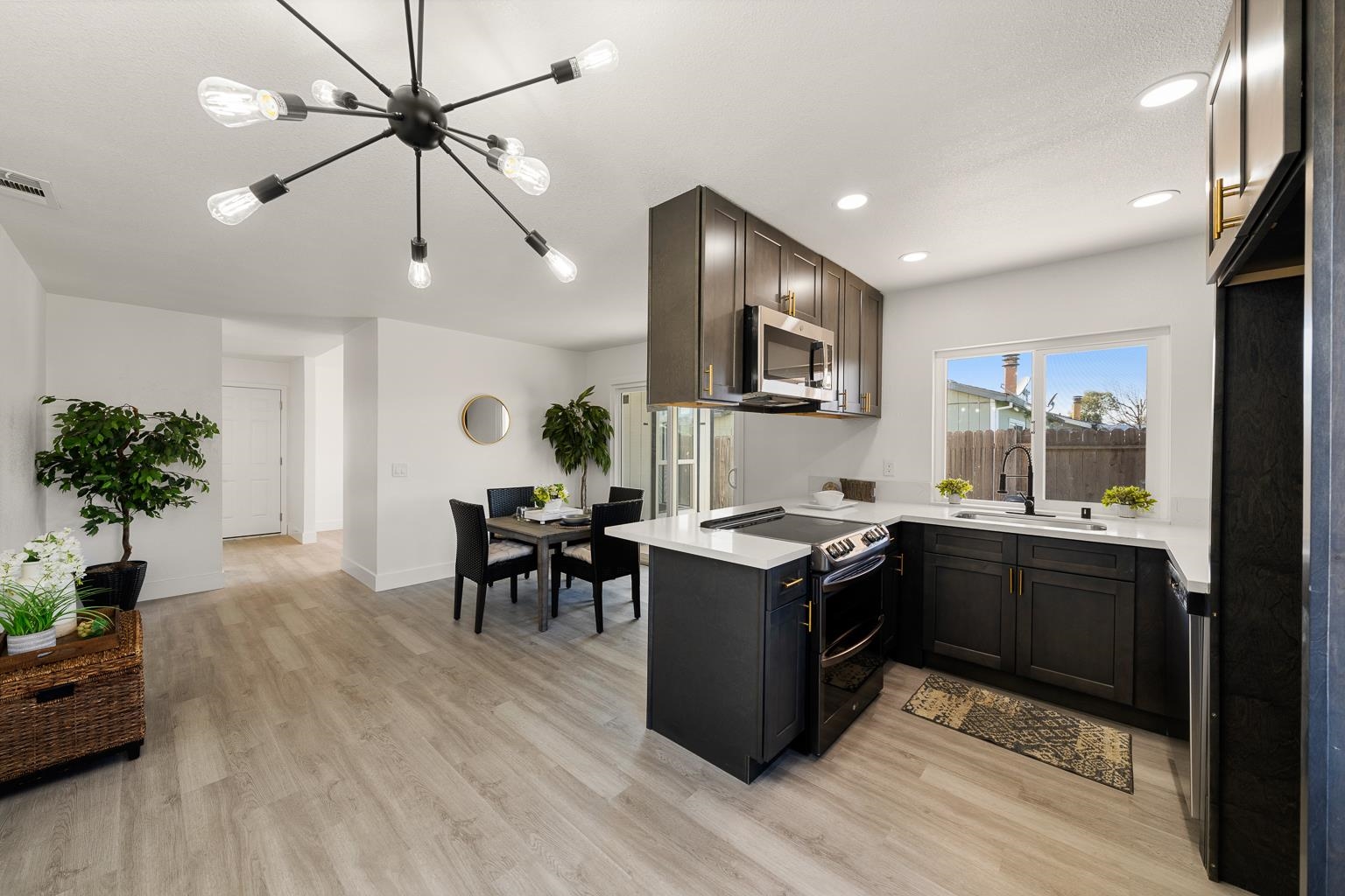 Detail Gallery Image 5 of 22 For 9821 Culp Way, Sacramento,  CA 95827 - 3 Beds | 2 Baths