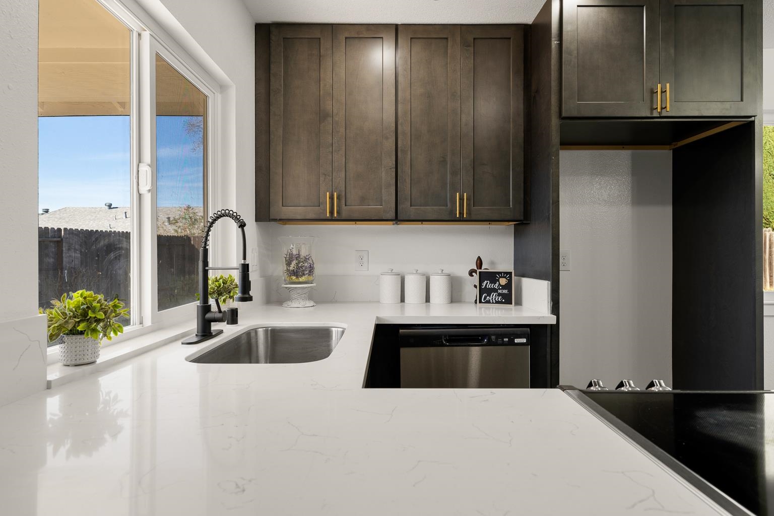 Detail Gallery Image 7 of 22 For 9821 Culp Way, Sacramento,  CA 95827 - 3 Beds | 2 Baths