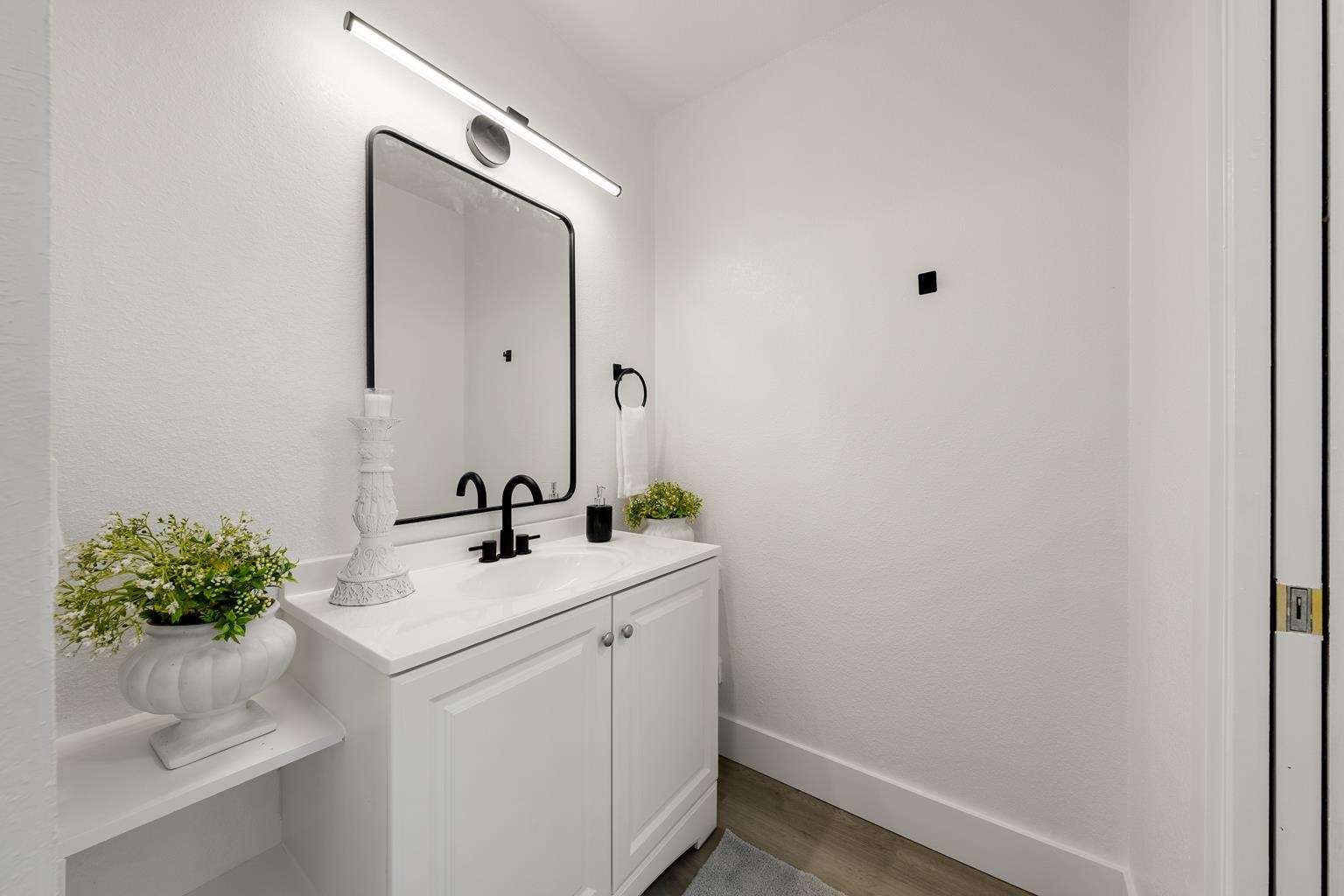 Detail Gallery Image 10 of 22 For 9821 Culp Way, Sacramento,  CA 95827 - 3 Beds | 2 Baths